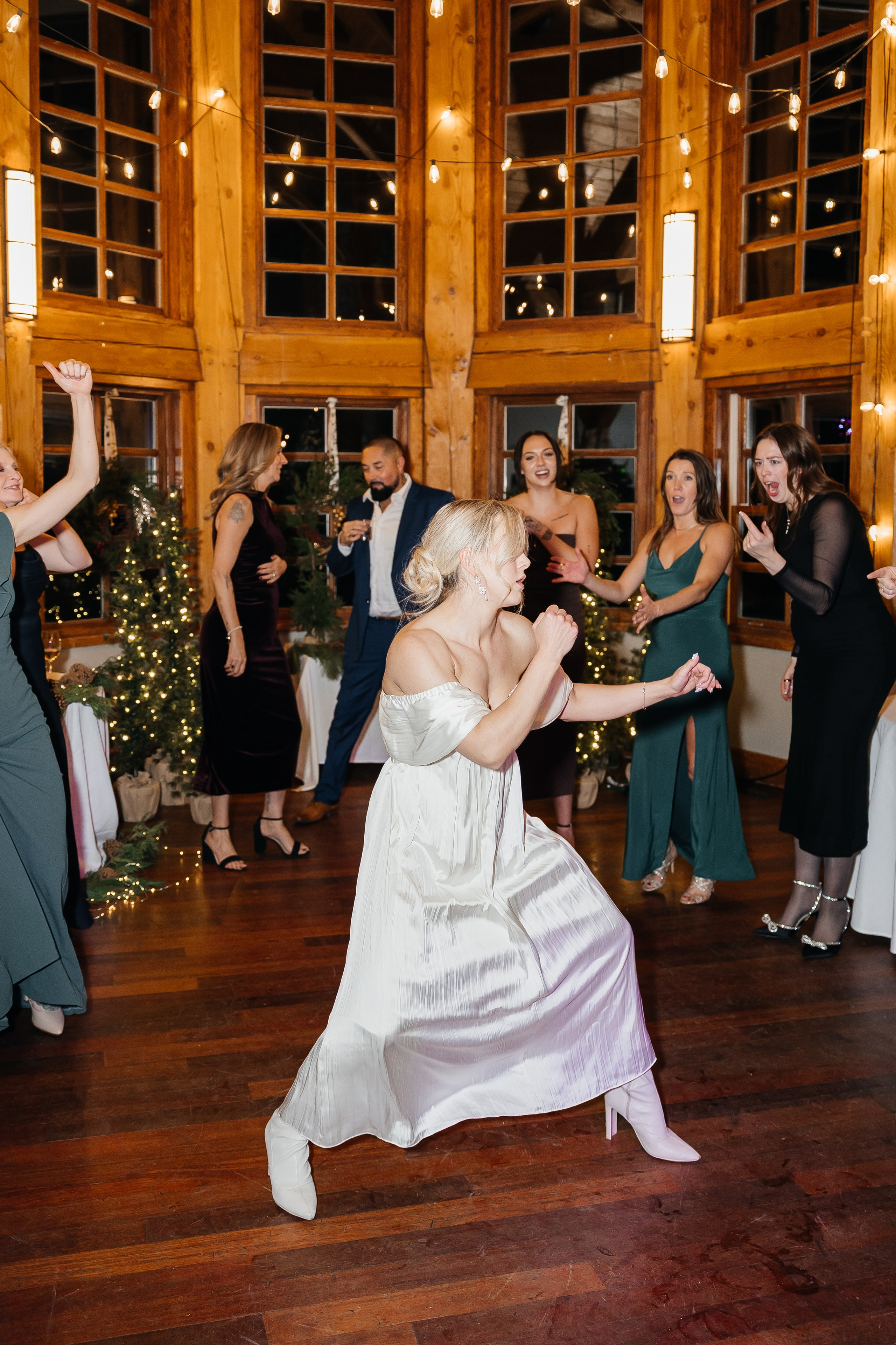 Winter wedding. Emerald lake lodge. Affordable Photographer in Calgary — Tetiana Shuhai