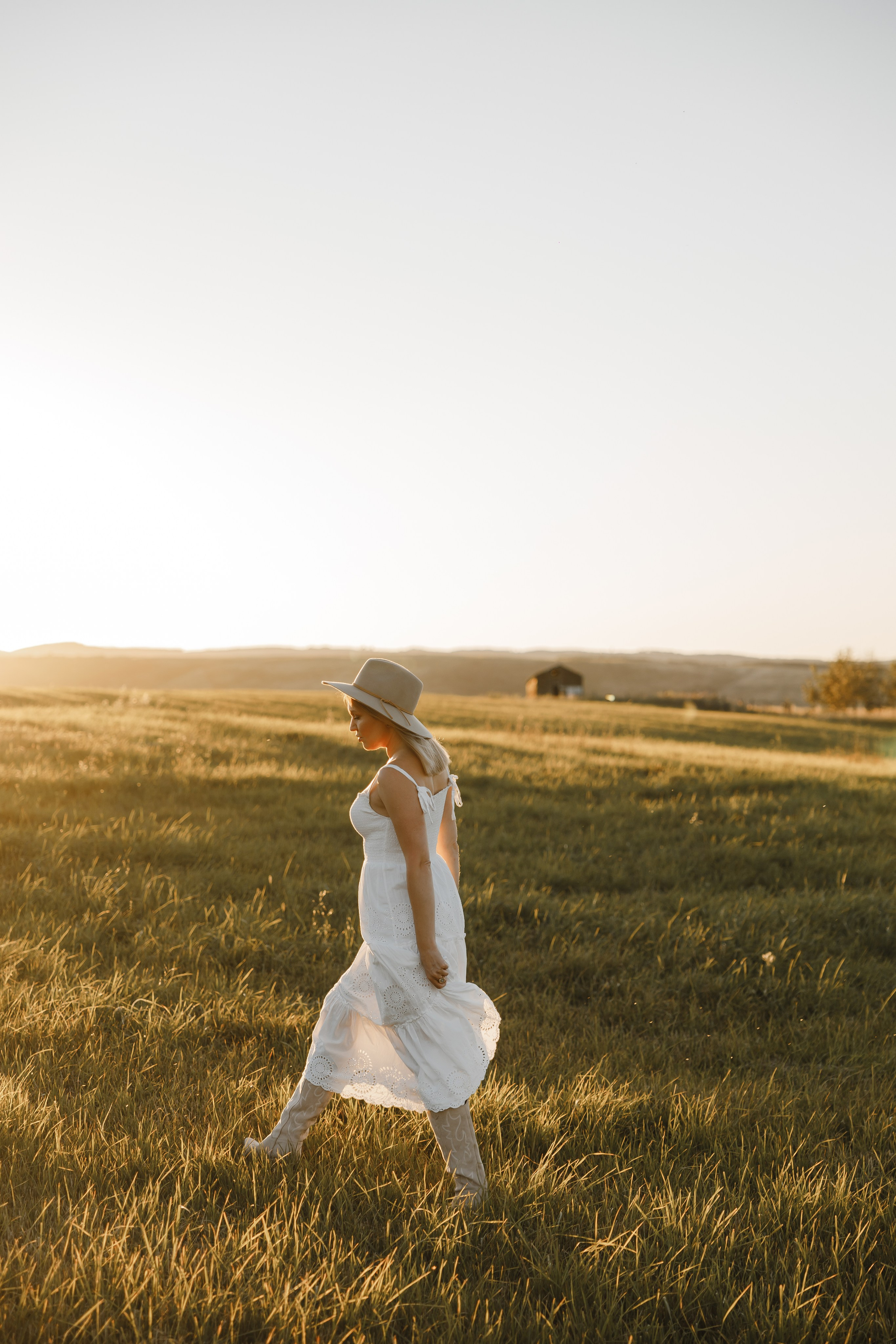 Maria. Sunset photoshoot with hourse