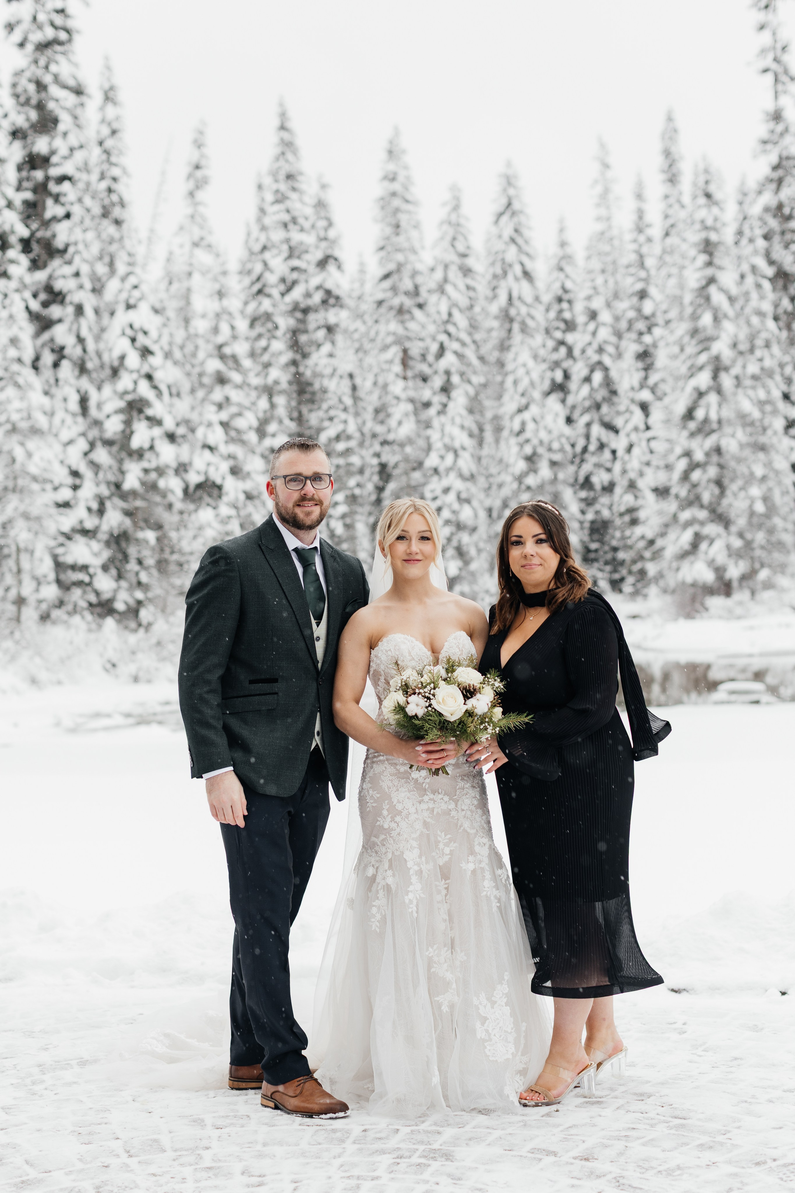 Winter wedding. Emerald lake lodge. Affordable Photographer in Calgary — Tetiana Shuhai