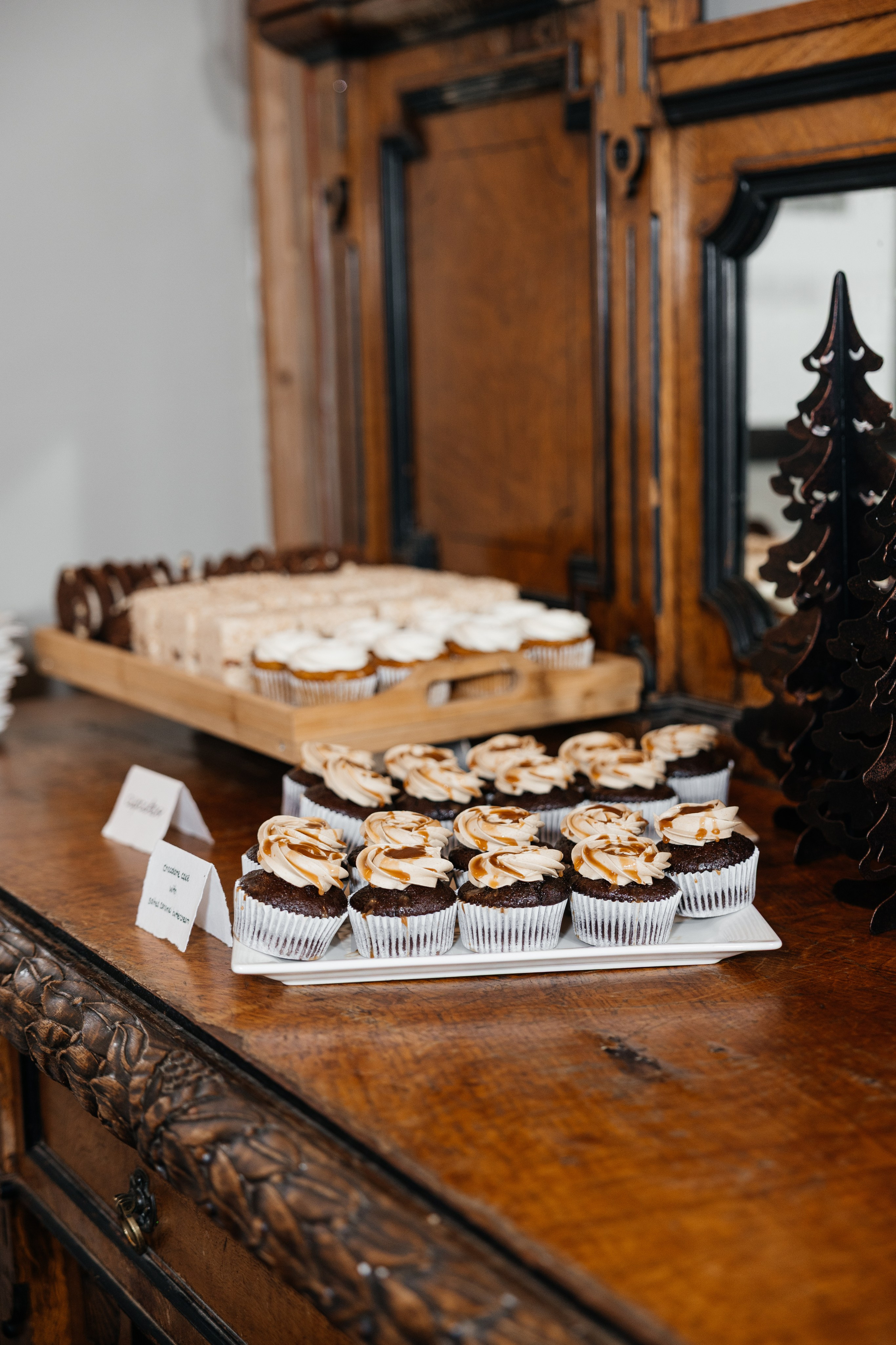 Winter wedding. Emerald lake lodge. Affordable Photographer in Calgary — Tetiana Shuhai