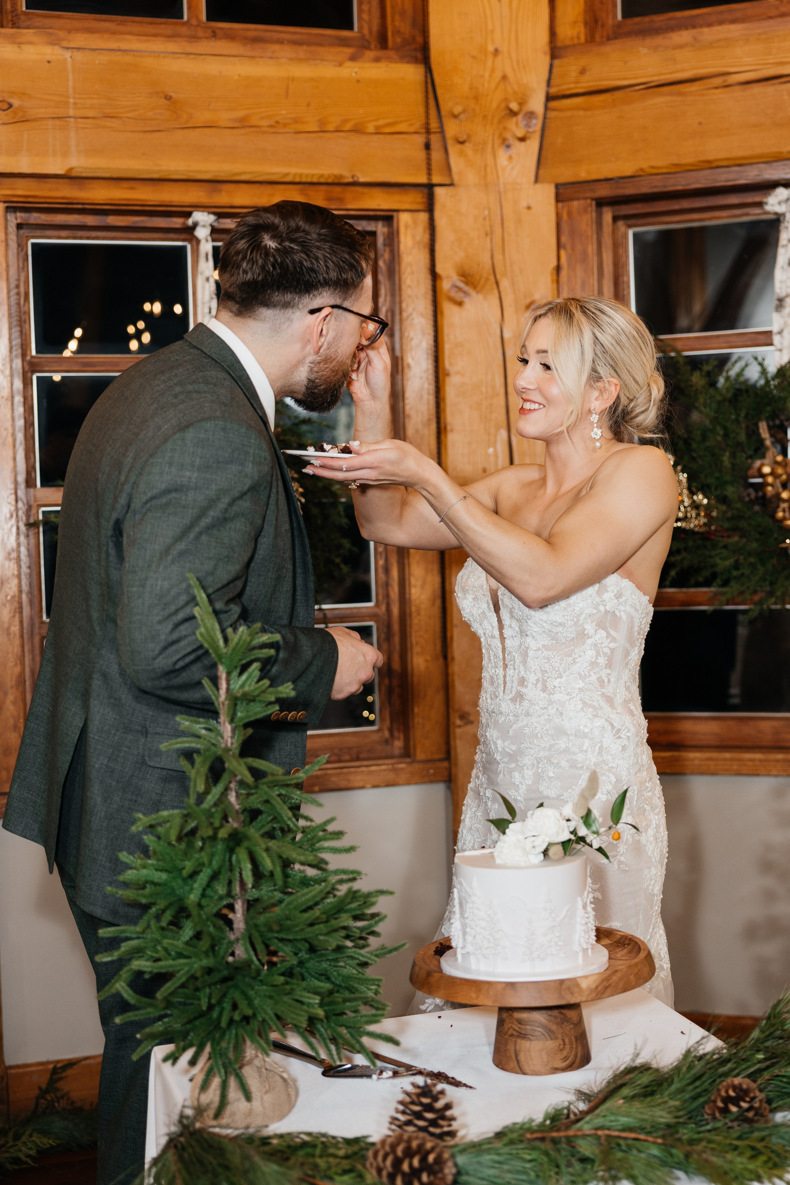 Winter wedding. Emerald lake lodge. Affordable Photographer in Calgary — Tetiana Shuhai