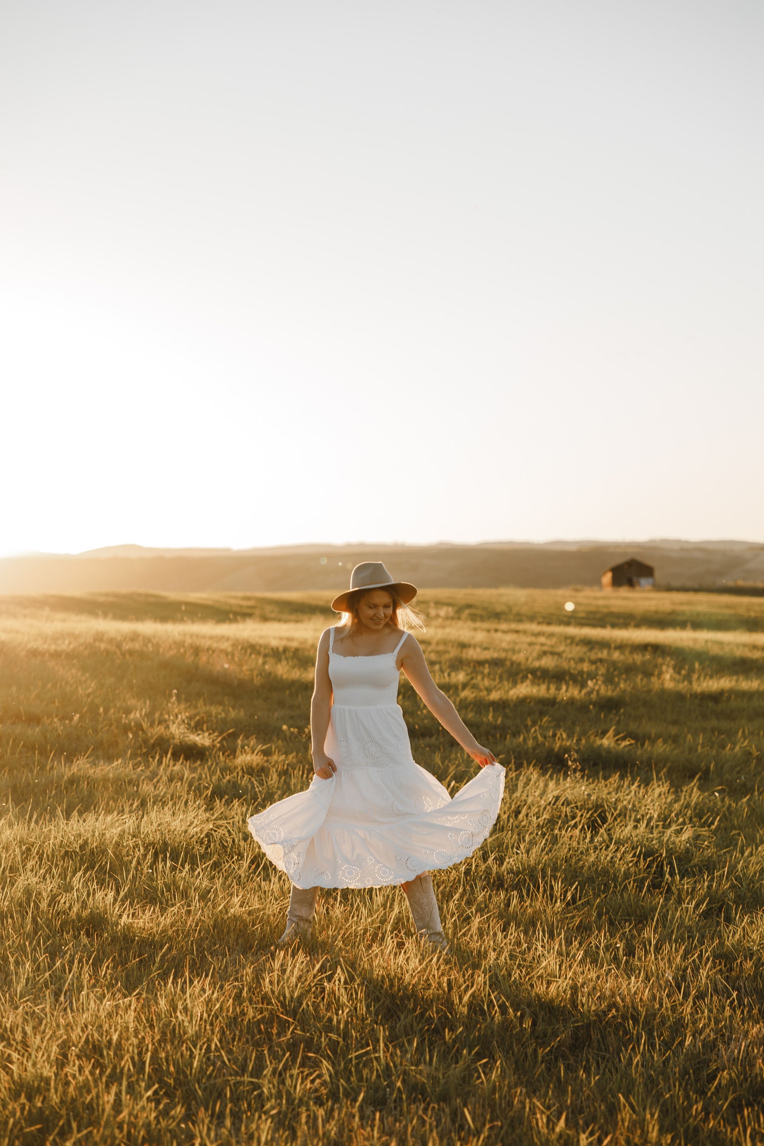 Maria. Sunset photoshoot with hourse