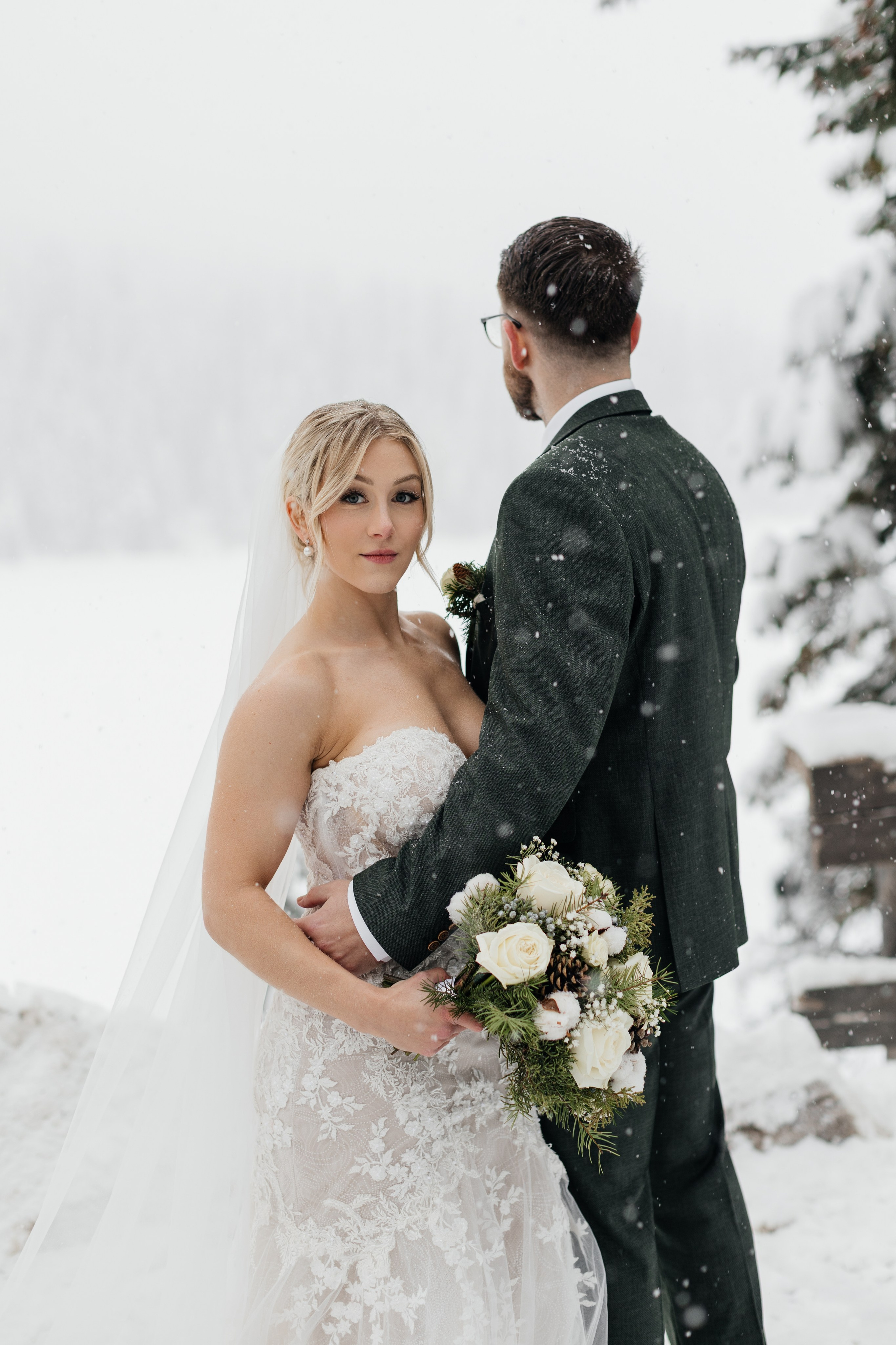 Winter wedding. Emerald lake lodge. Affordable Photographer in Calgary — Tetiana Shuhai