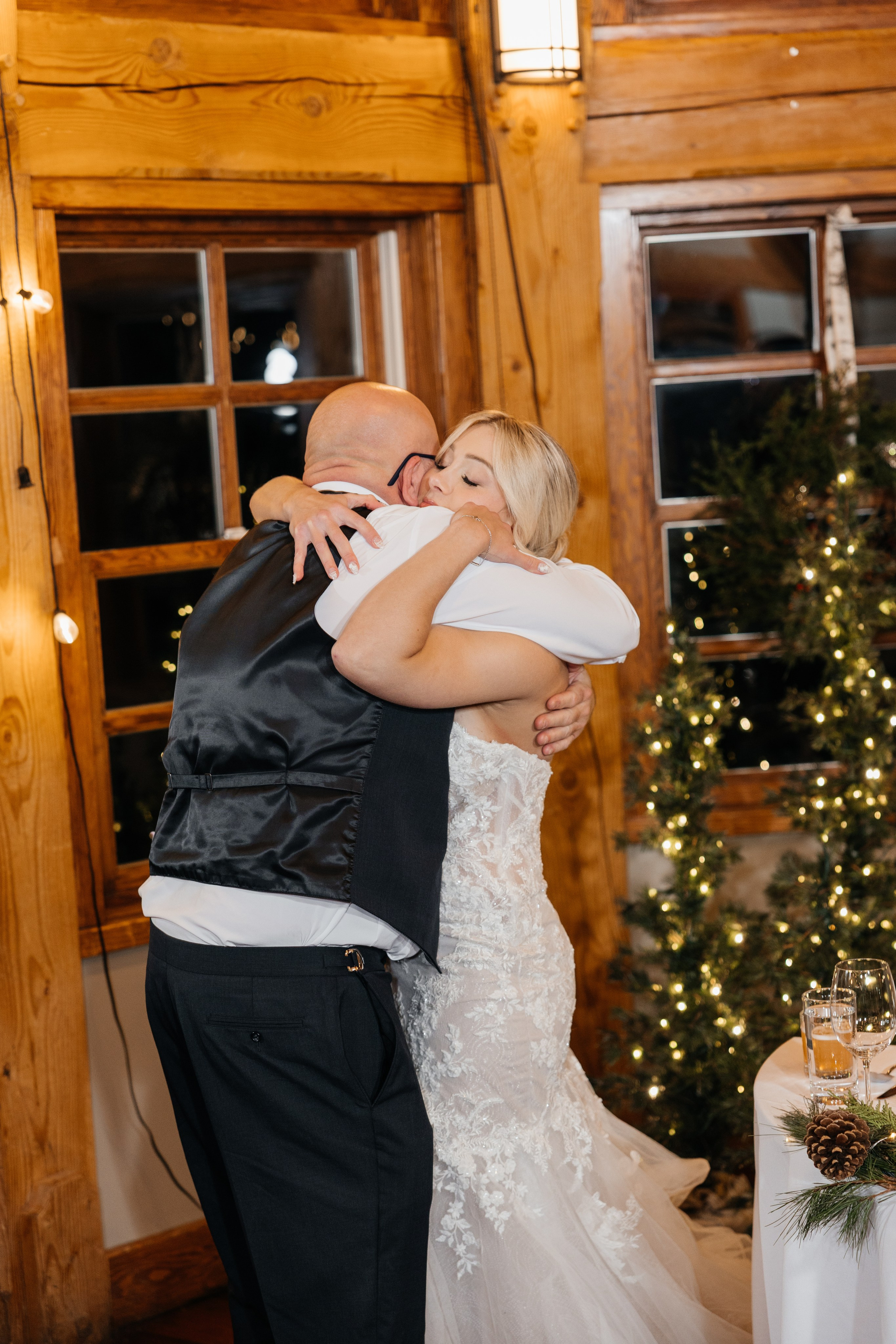 Winter wedding. Emerald lake lodge. Affordable Photographer in Calgary — Tetiana Shuhai