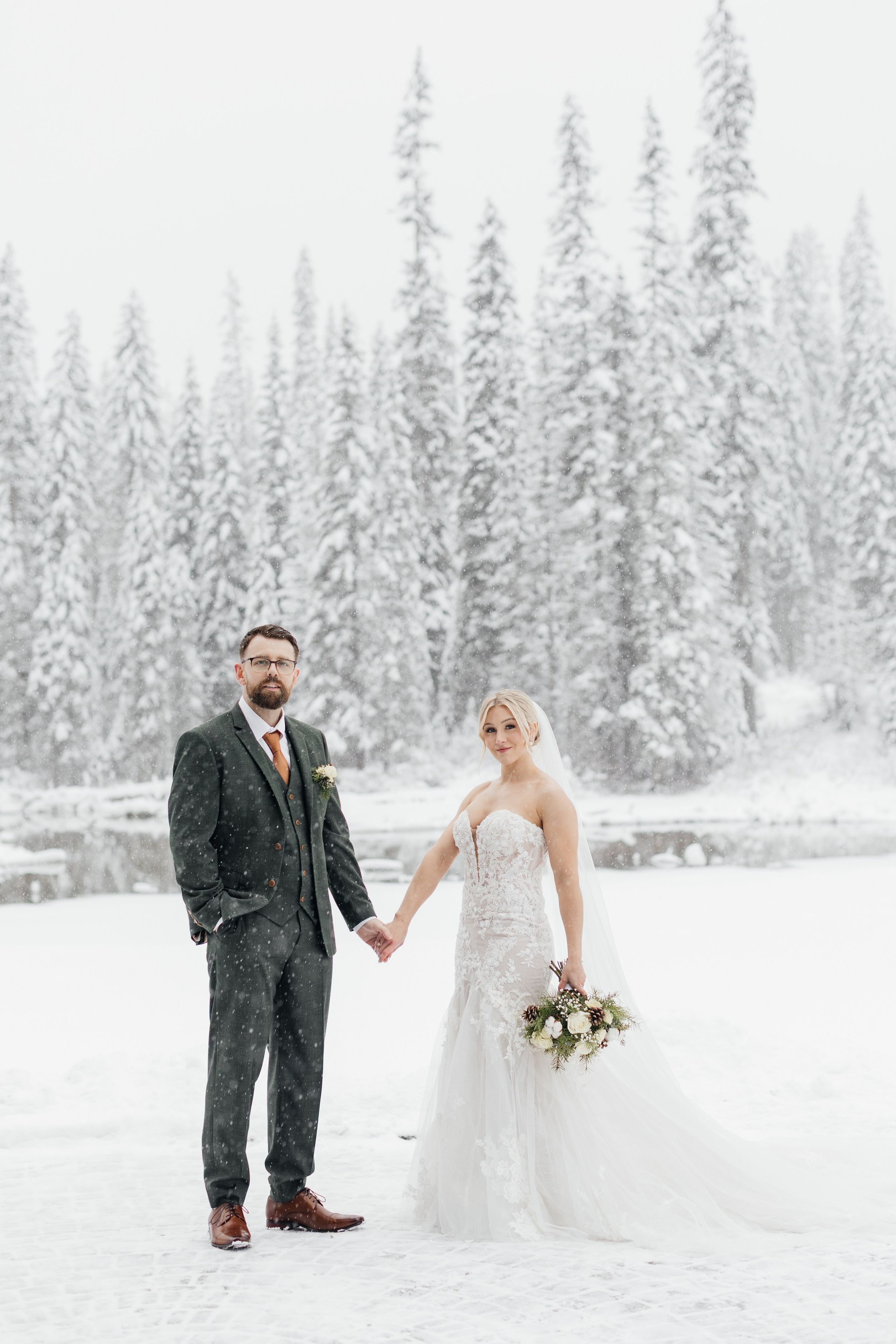 Winter wedding. Emerald lake lodge. Affordable Photographer in Calgary — Tetiana Shuhai