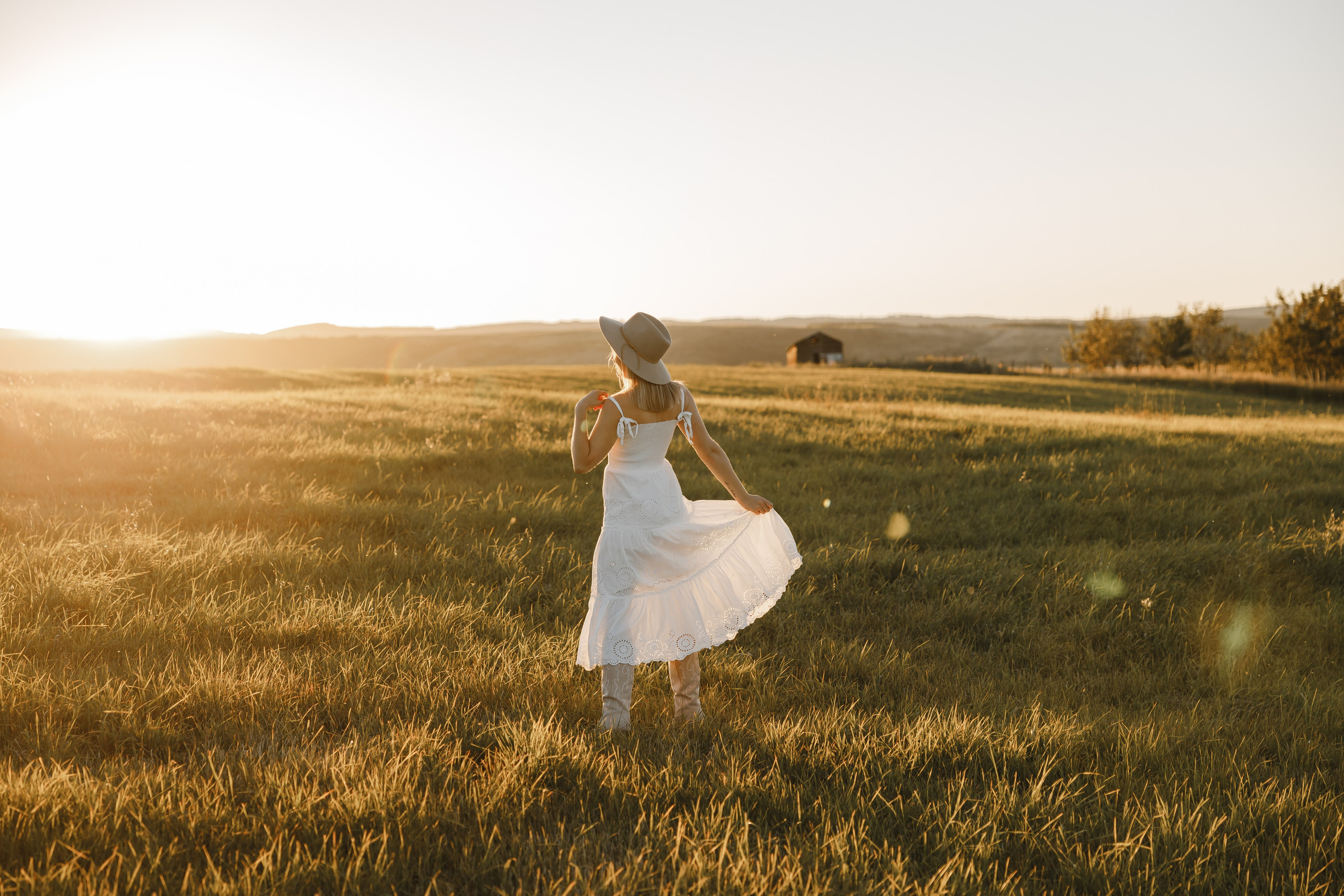 Maria. Sunset photoshoot with hourse