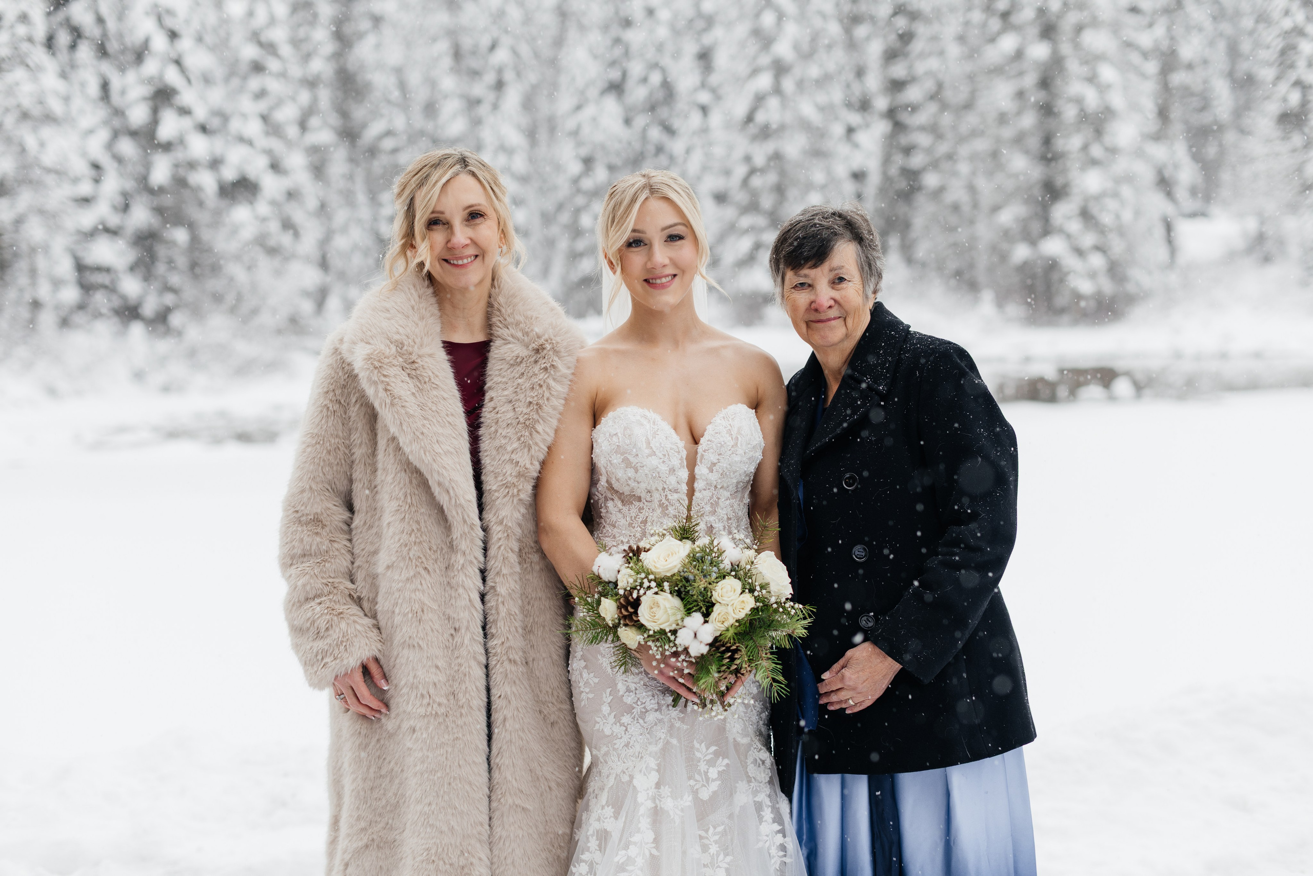 Winter wedding. Emerald lake lodge. Affordable Photographer in Calgary — Tetiana Shuhai