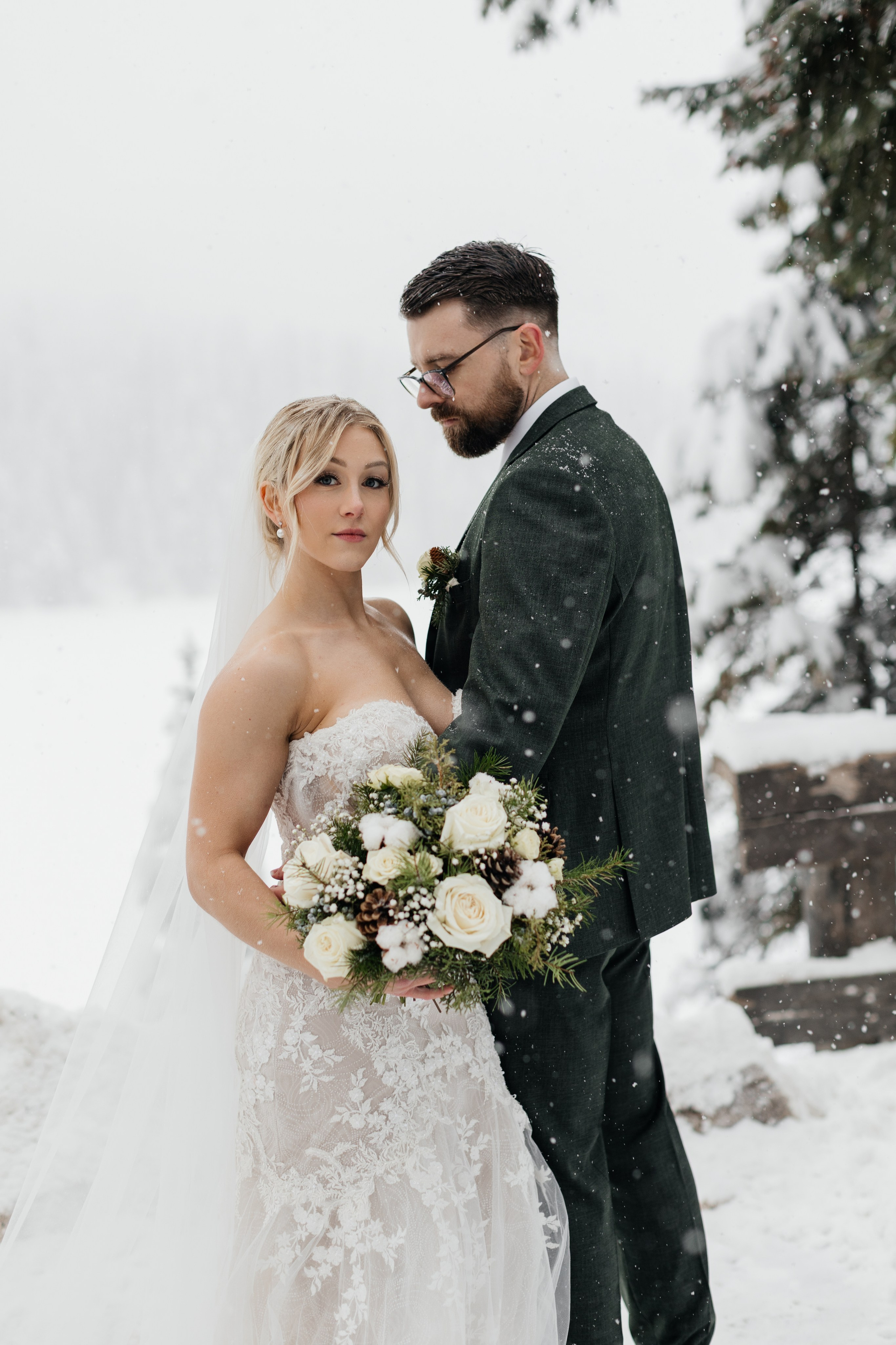Winter wedding. Emerald lake lodge. Affordable Photographer in Calgary — Tetiana Shuhai