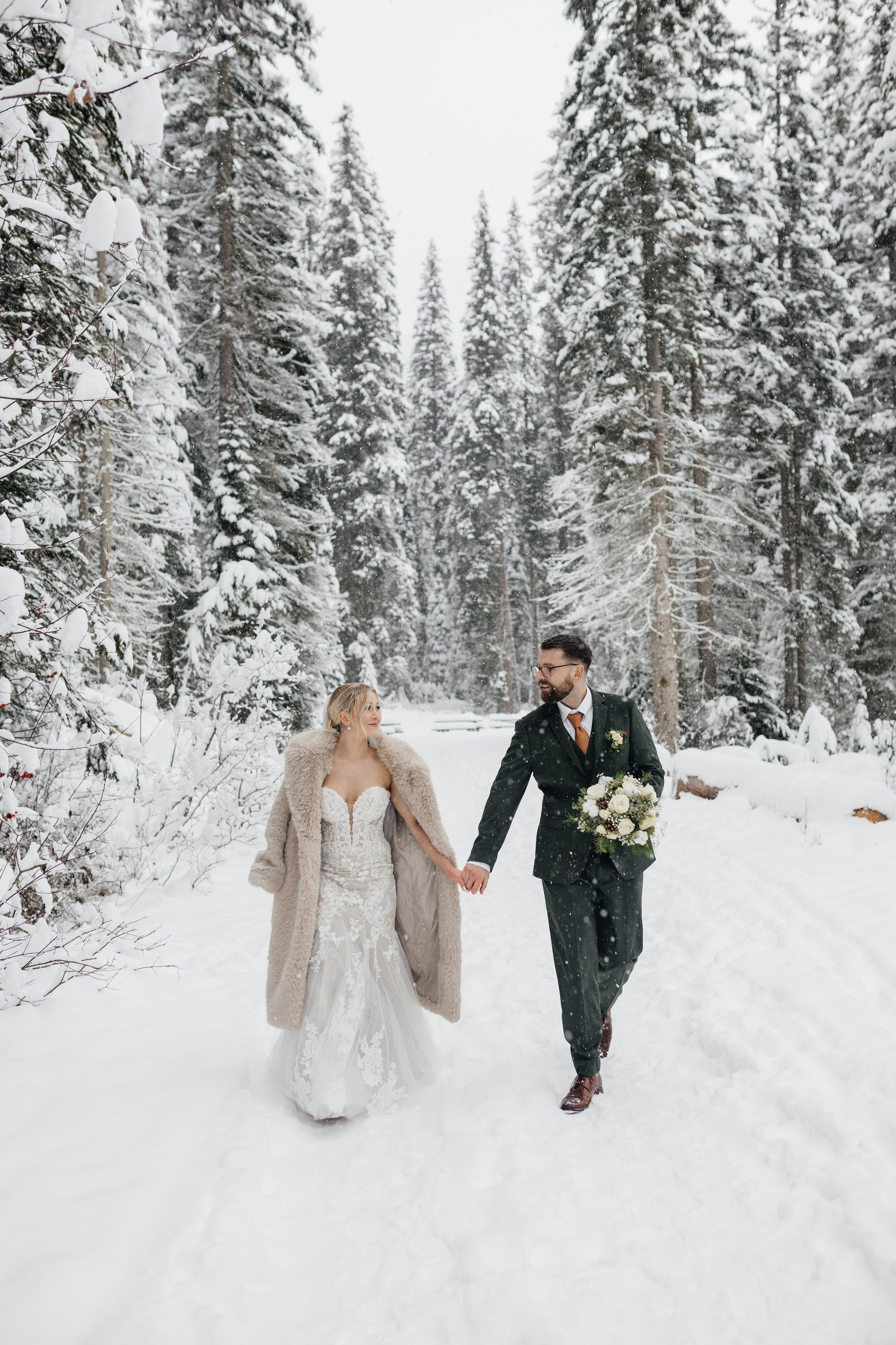 Winter wedding. Emerald lake lodge. Affordable Photographer in Calgary — Tetiana Shuhai