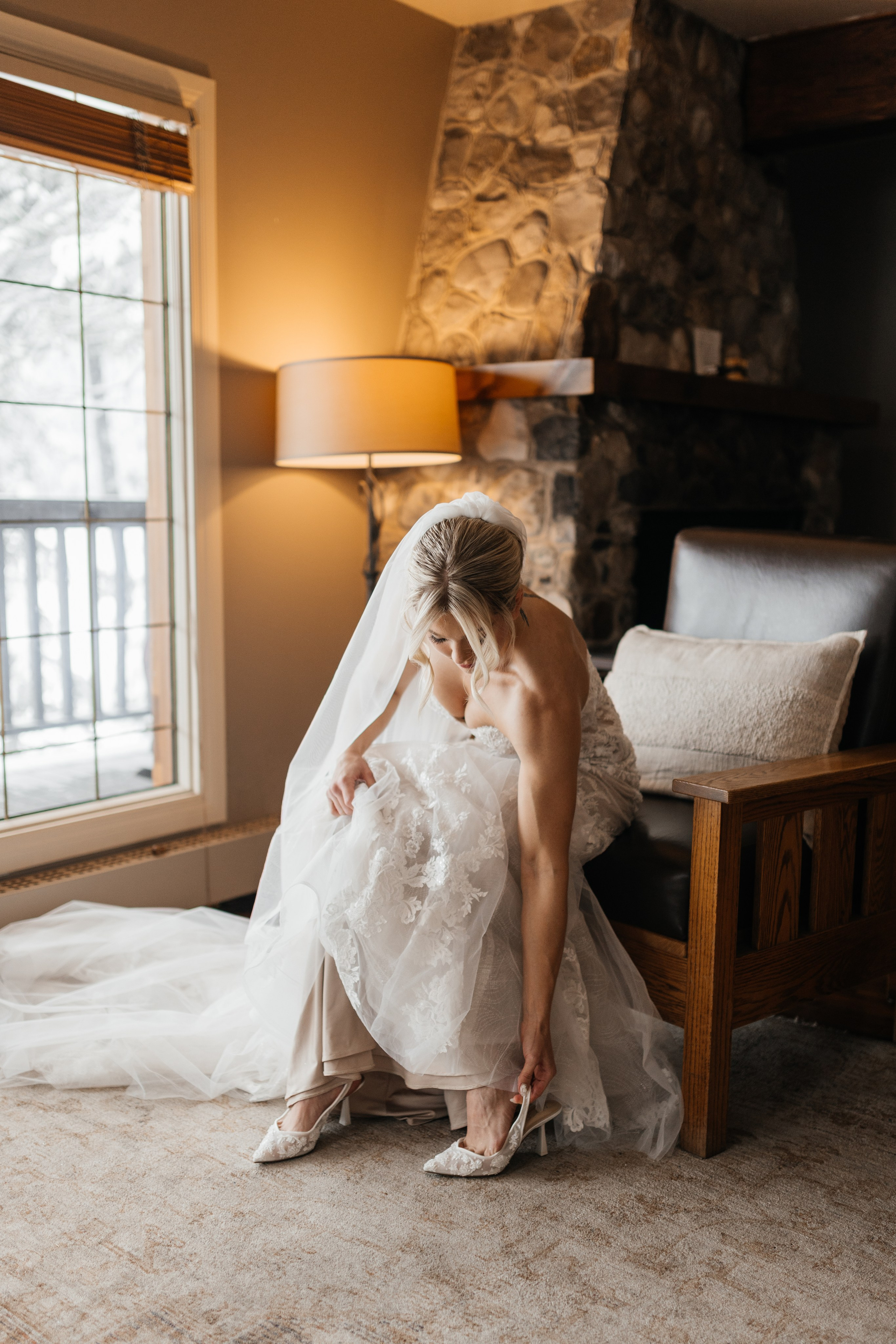 Winter wedding. Emerald lake lodge. Affordable Photographer in Calgary — Tetiana Shuhai