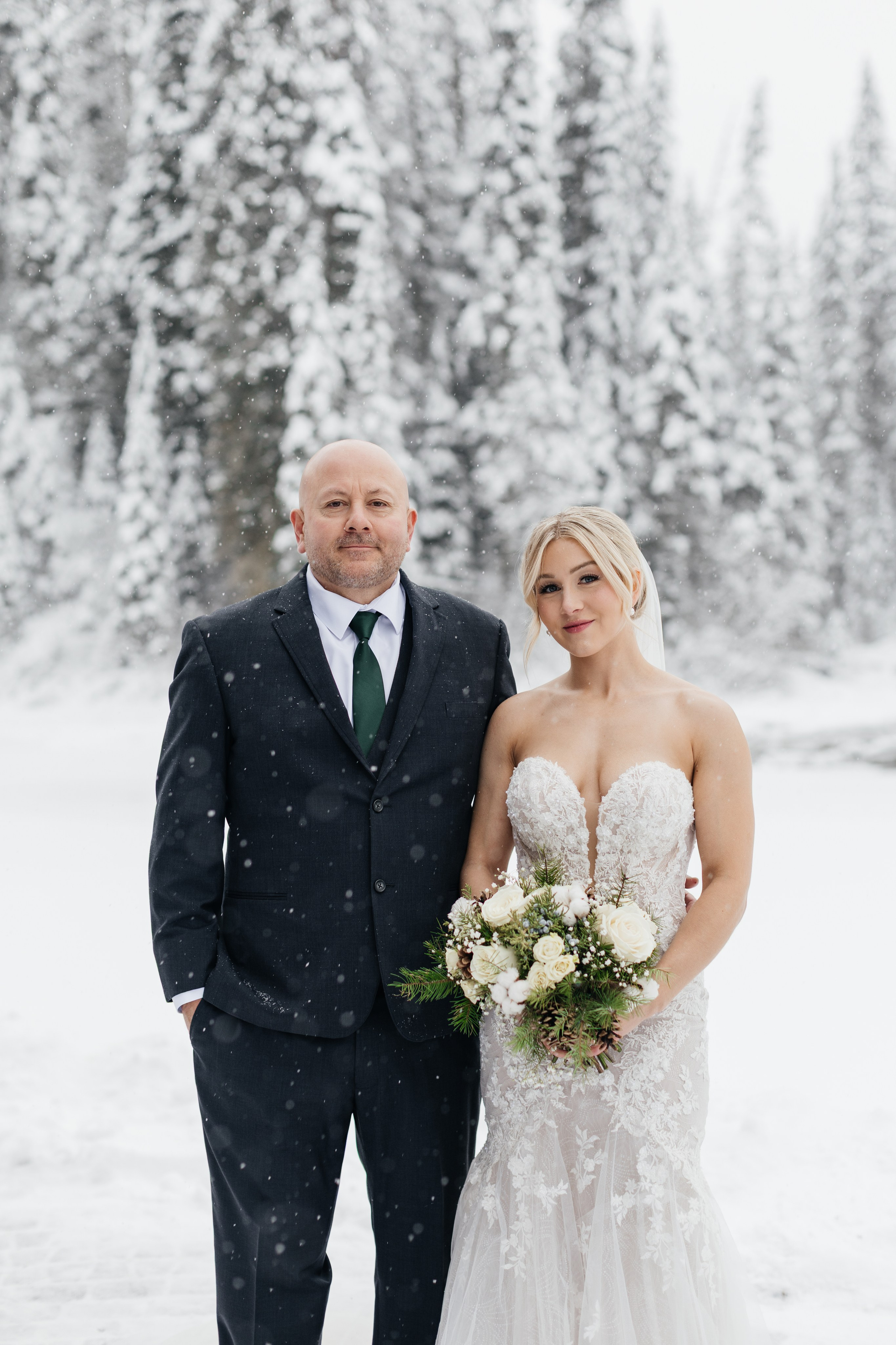 Winter wedding. Emerald lake lodge. Affordable Photographer in Calgary — Tetiana Shuhai