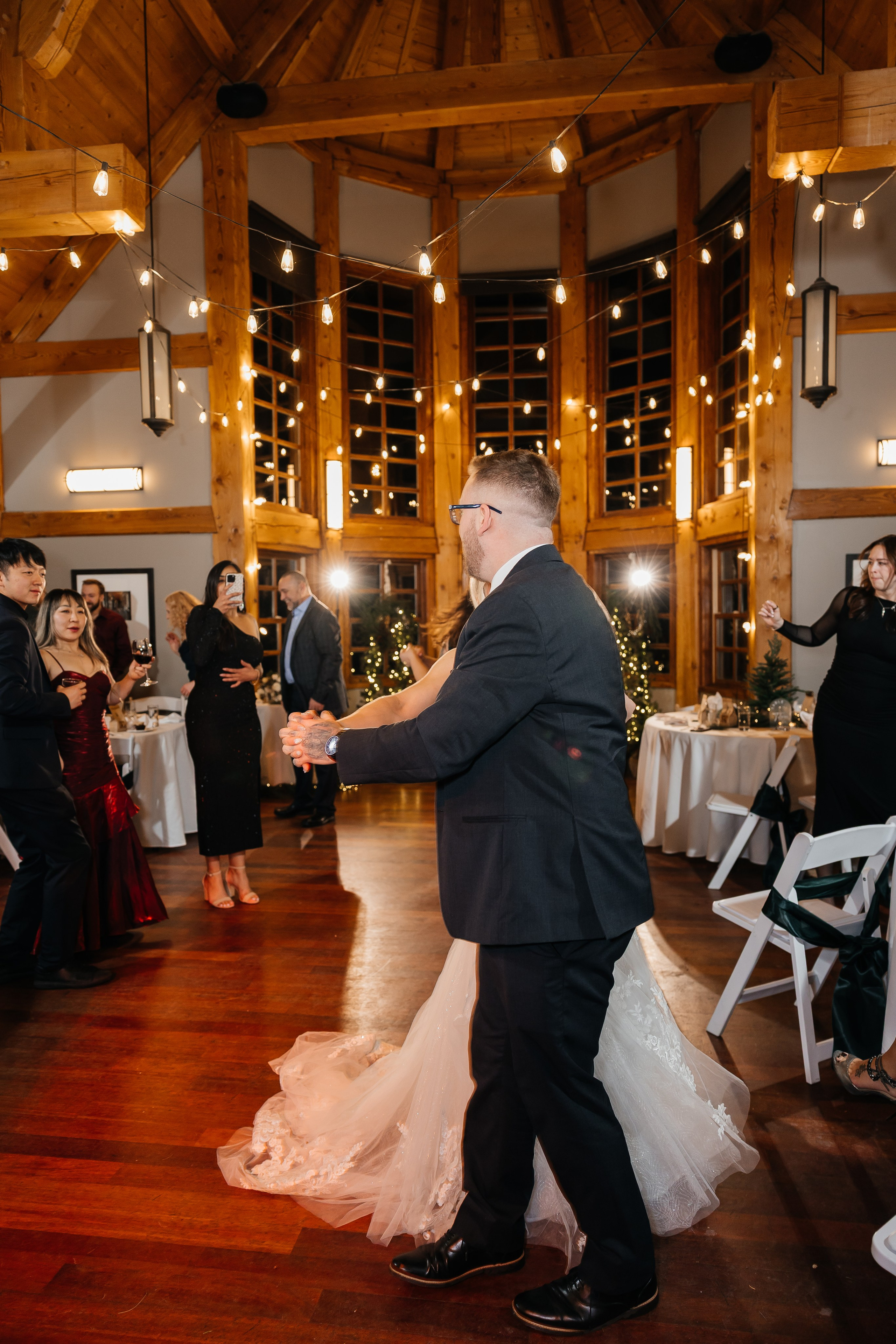 Winter wedding. Emerald lake lodge. Affordable Photographer in Calgary — Tetiana Shuhai