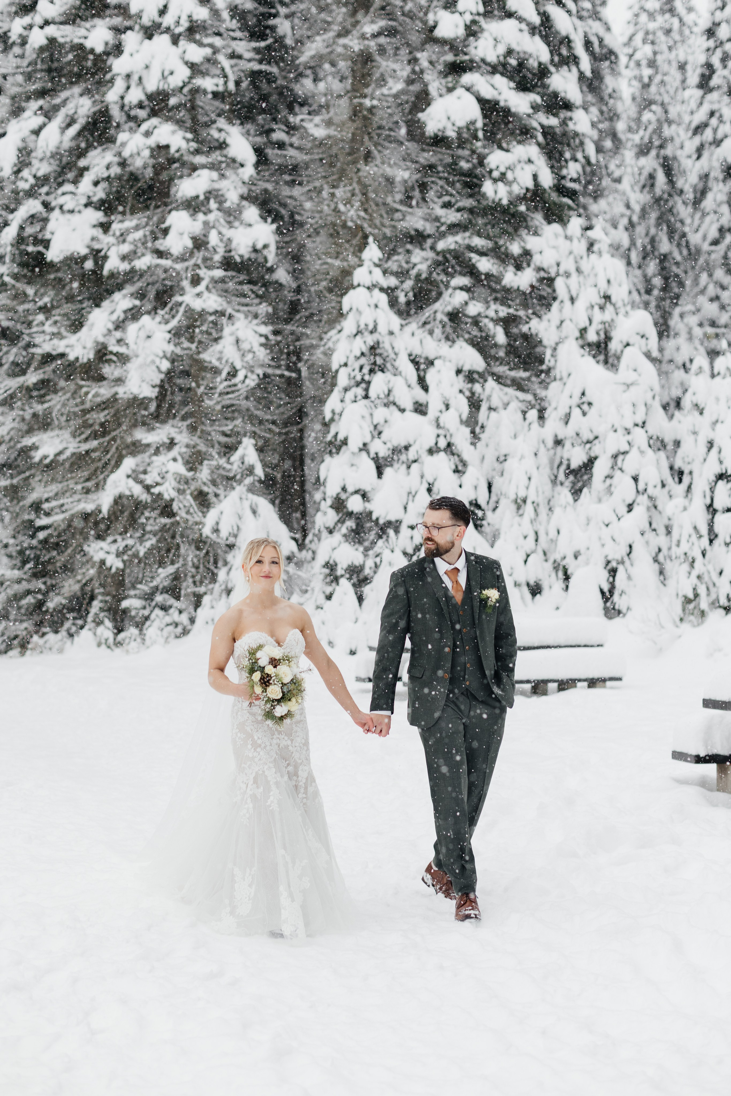 Winter wedding. Emerald lake lodge. Affordable Photographer in Calgary — Tetiana Shuhai