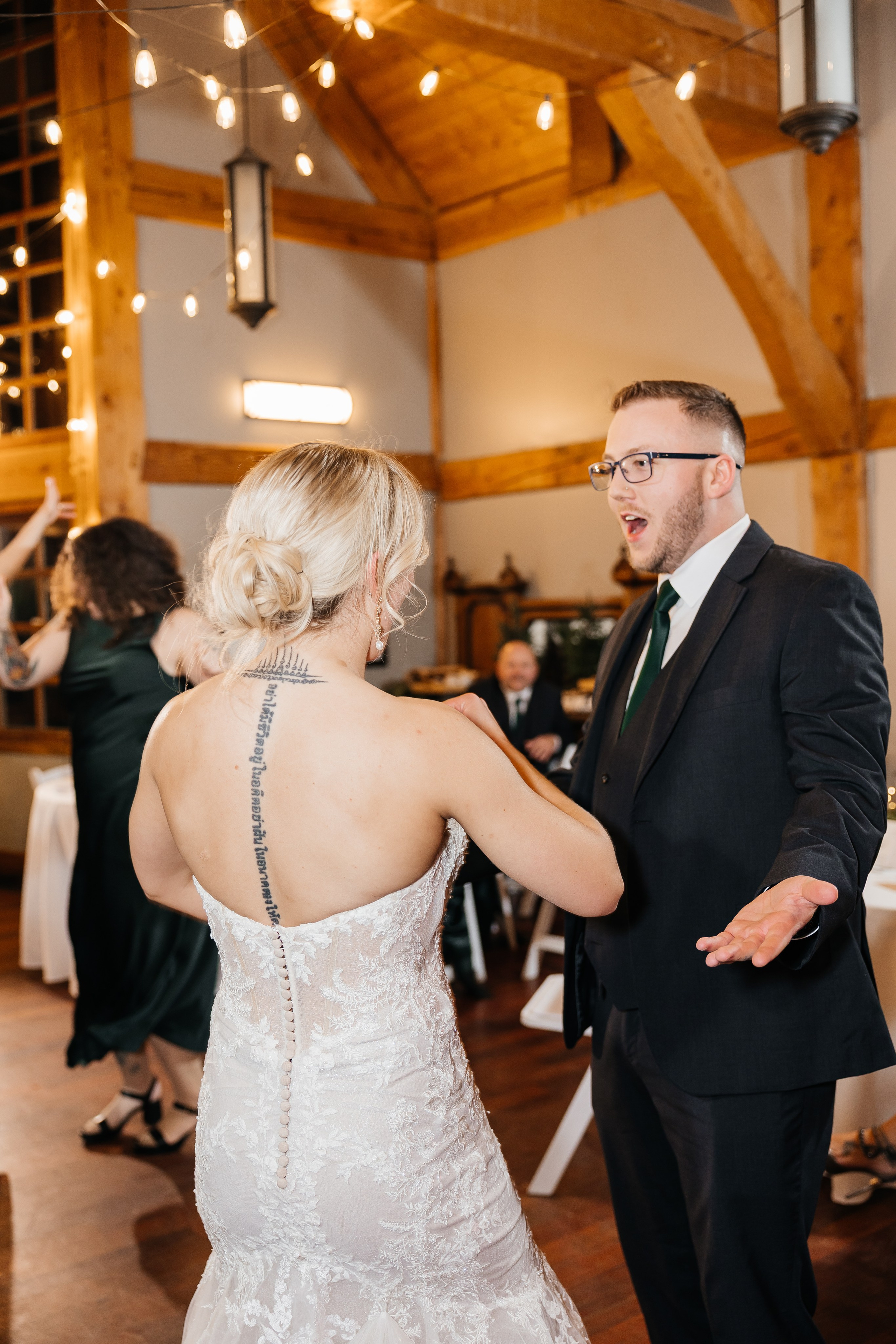 Winter wedding. Emerald lake lodge. Affordable Photographer in Calgary — Tetiana Shuhai