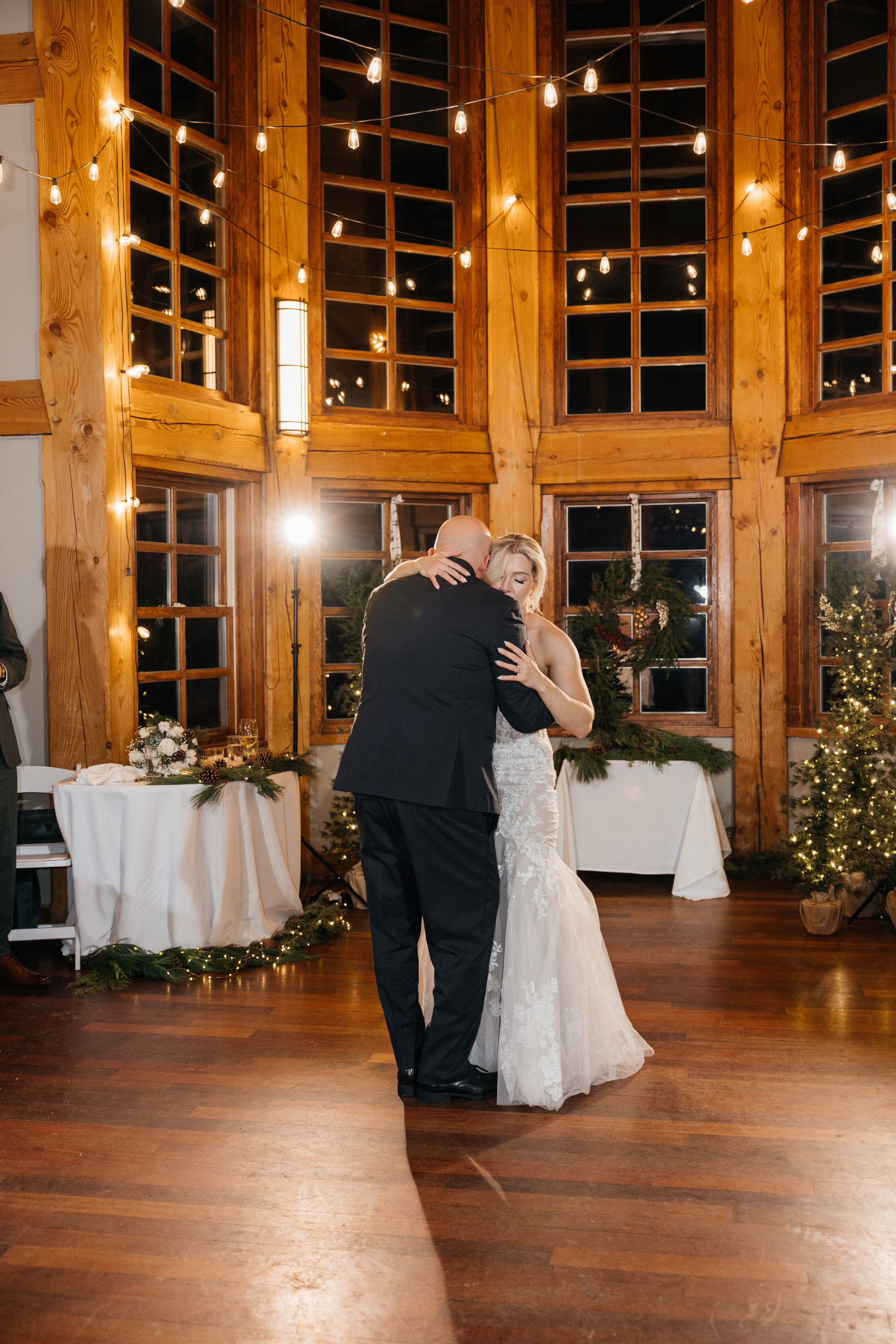 Winter wedding. Emerald lake lodge. Affordable Photographer in Calgary — Tetiana Shuhai