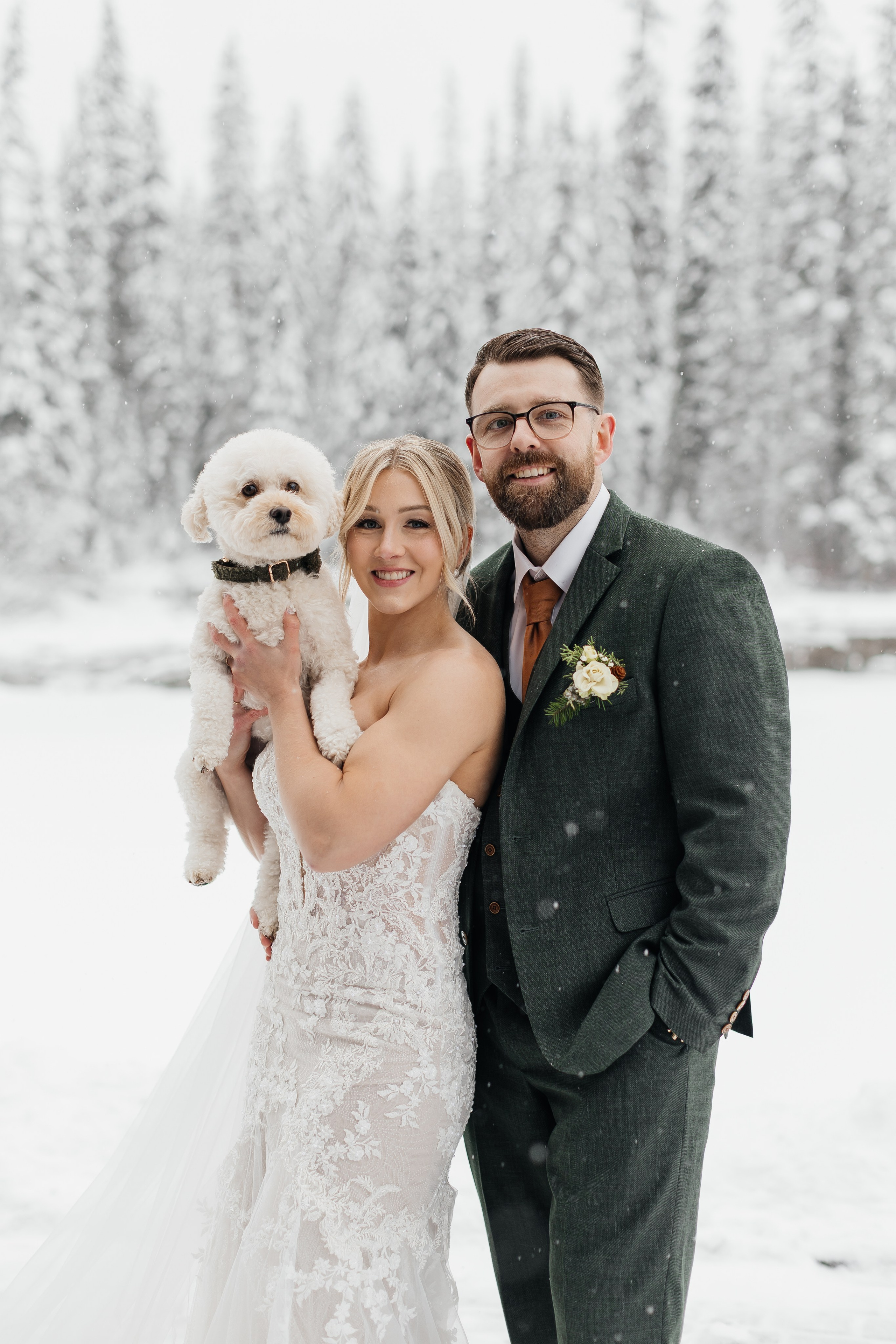 Winter wedding. Emerald lake lodge. Affordable Photographer in Calgary — Tetiana Shuhai
