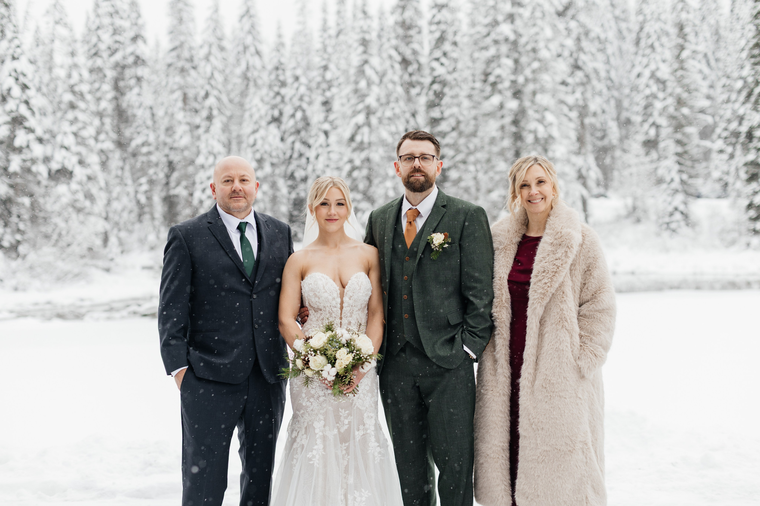 Winter wedding. Emerald lake lodge. Affordable Photographer in Calgary — Tetiana Shuhai