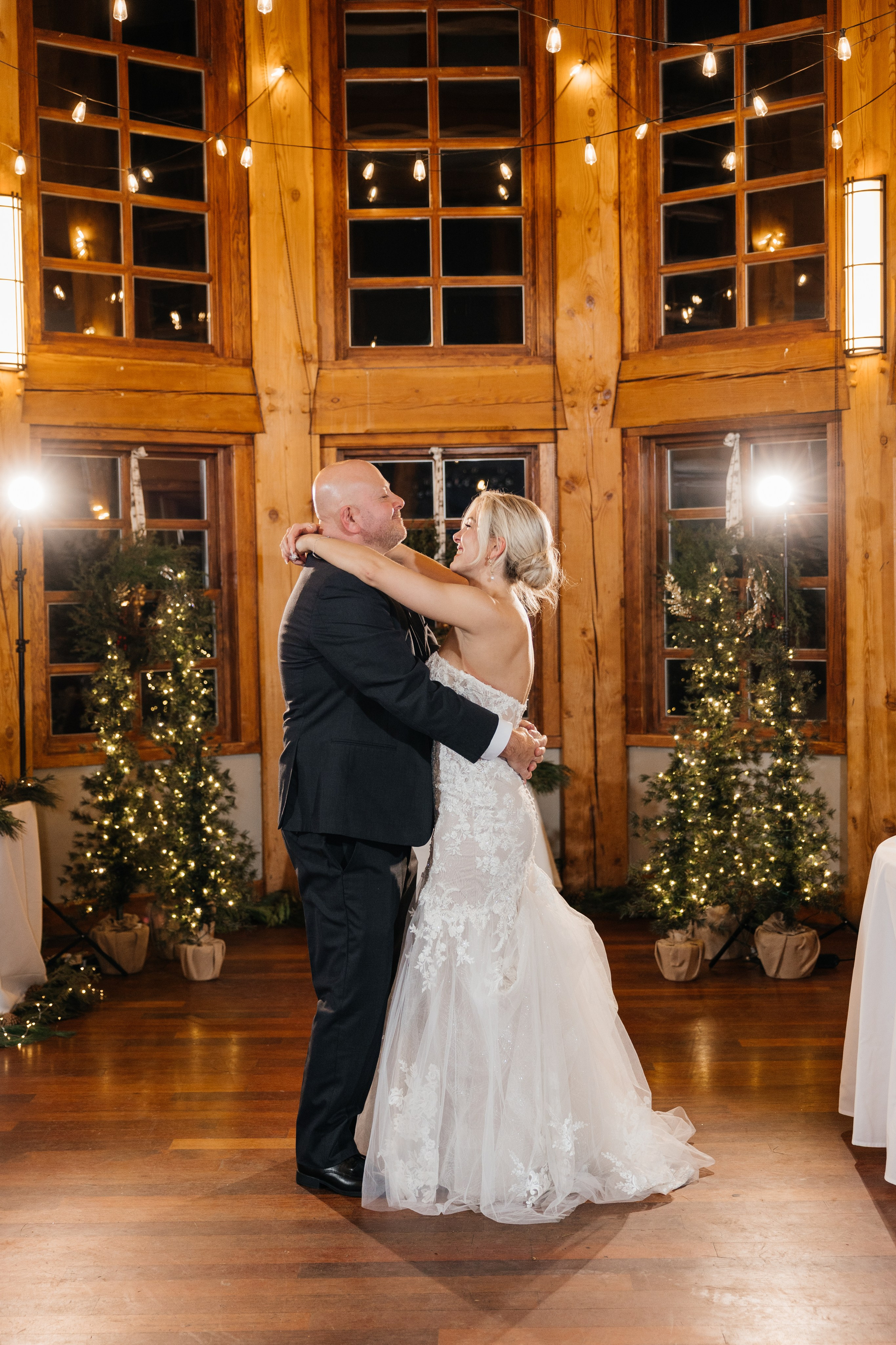 Winter wedding. Emerald lake lodge. Affordable Photographer in Calgary — Tetiana Shuhai