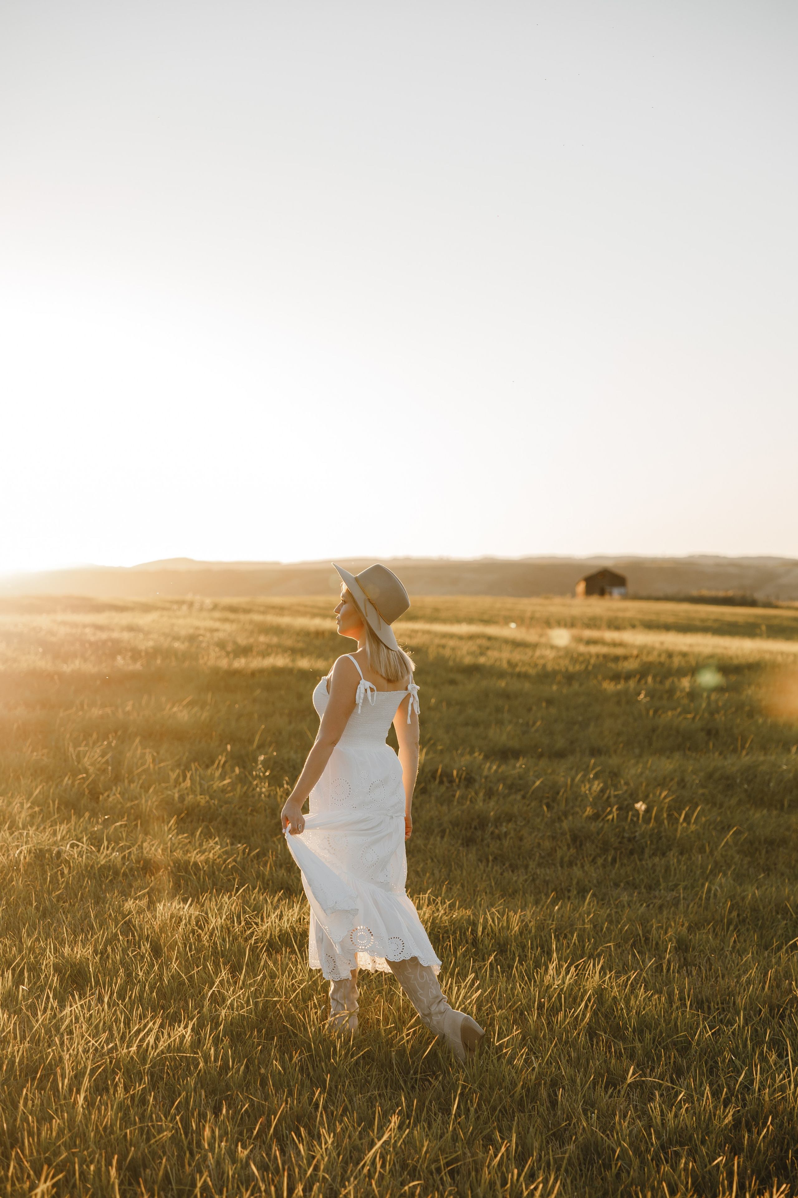 Maria. Sunset photoshoot with hourse