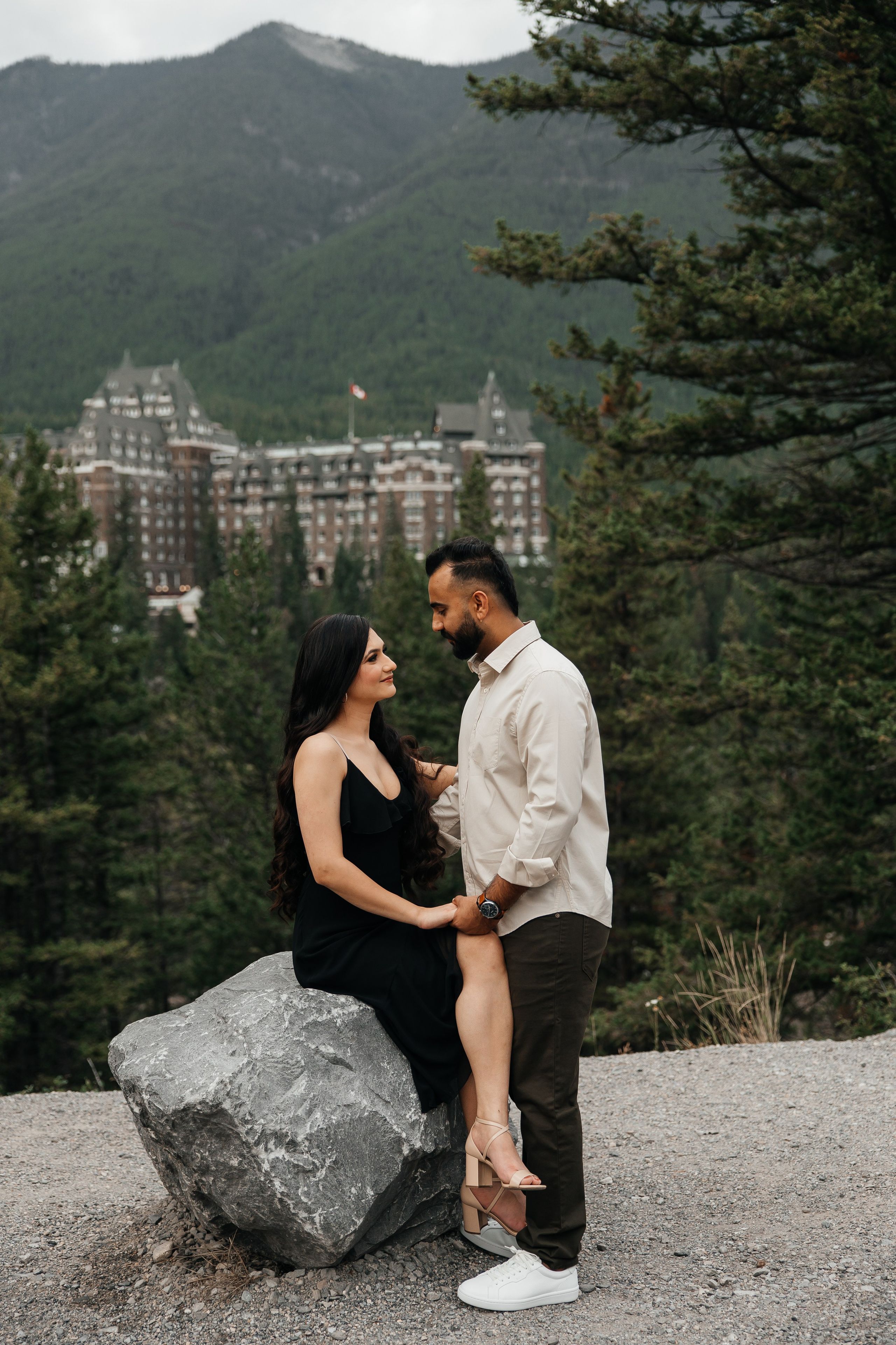 Top 7 Best Photoshoot Locations in Banff and Canmore for Families, Engagements, and Weddings