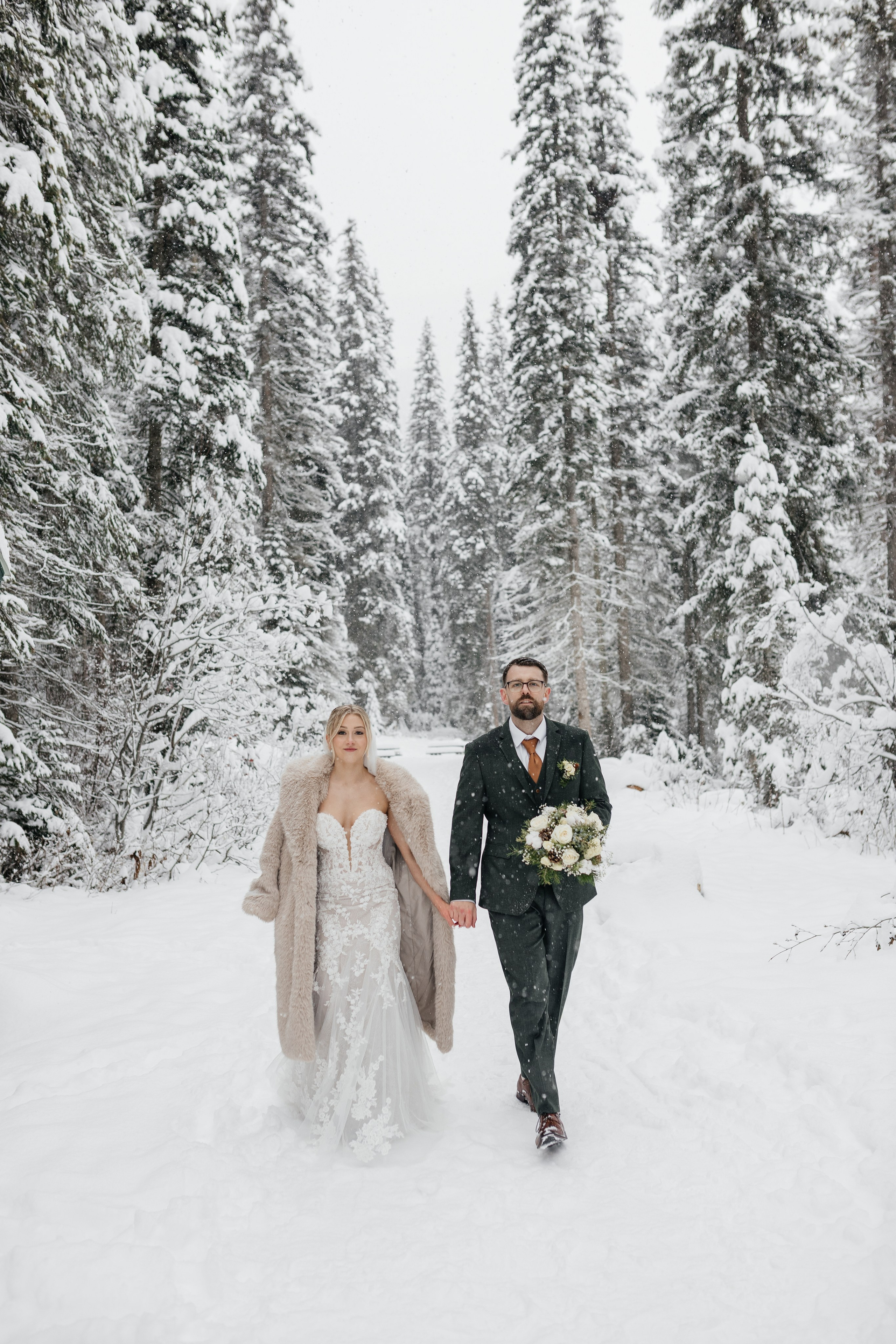 Winter wedding. Emerald lake lodge. Affordable Photographer in Calgary — Tetiana Shuhai