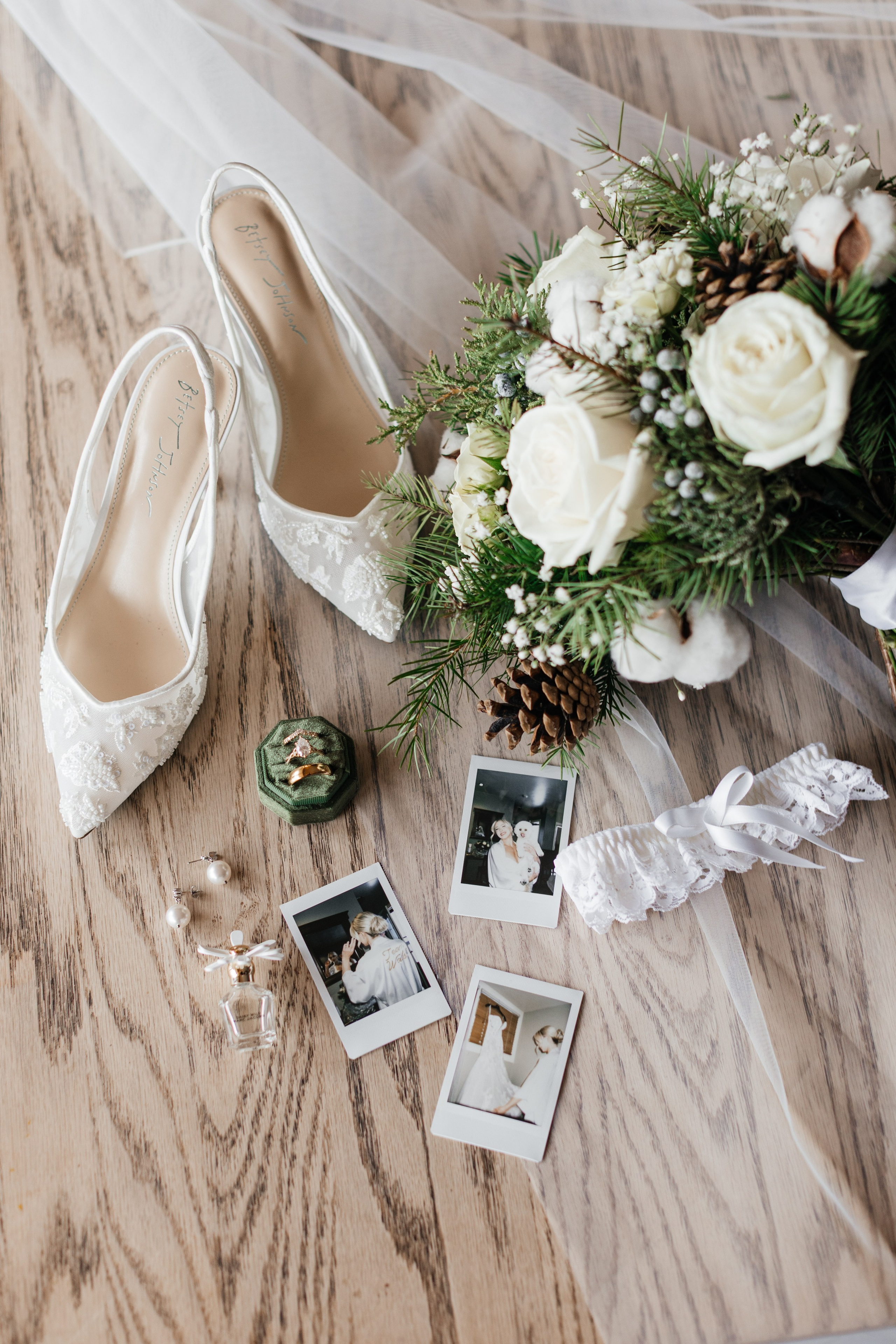Winter wedding. Emerald lake lodge. Affordable Photographer in Calgary — Tetiana Shuhai