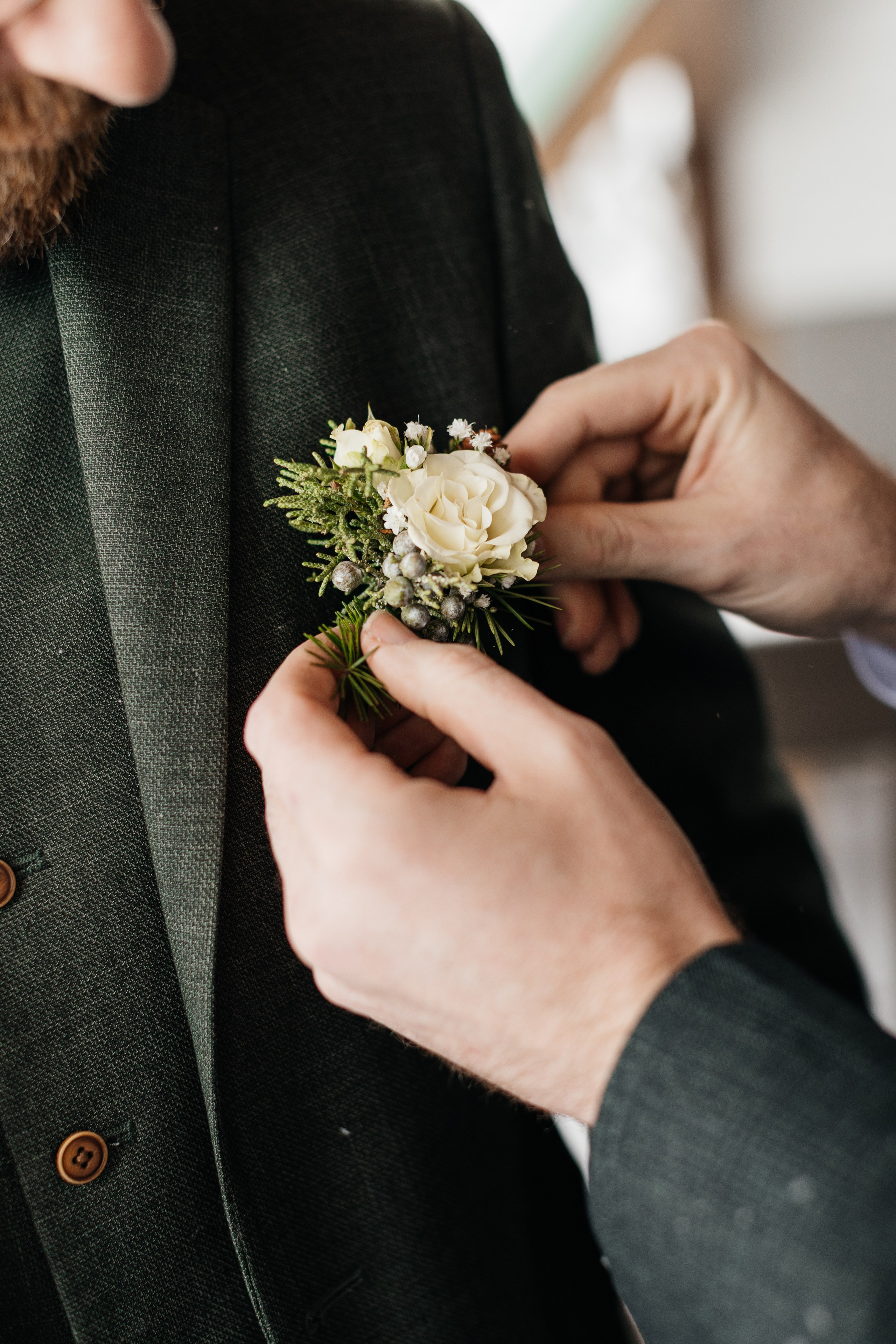 Winter wedding. Emerald lake lodge. Affordable Photographer in Calgary — Tetiana Shuhai