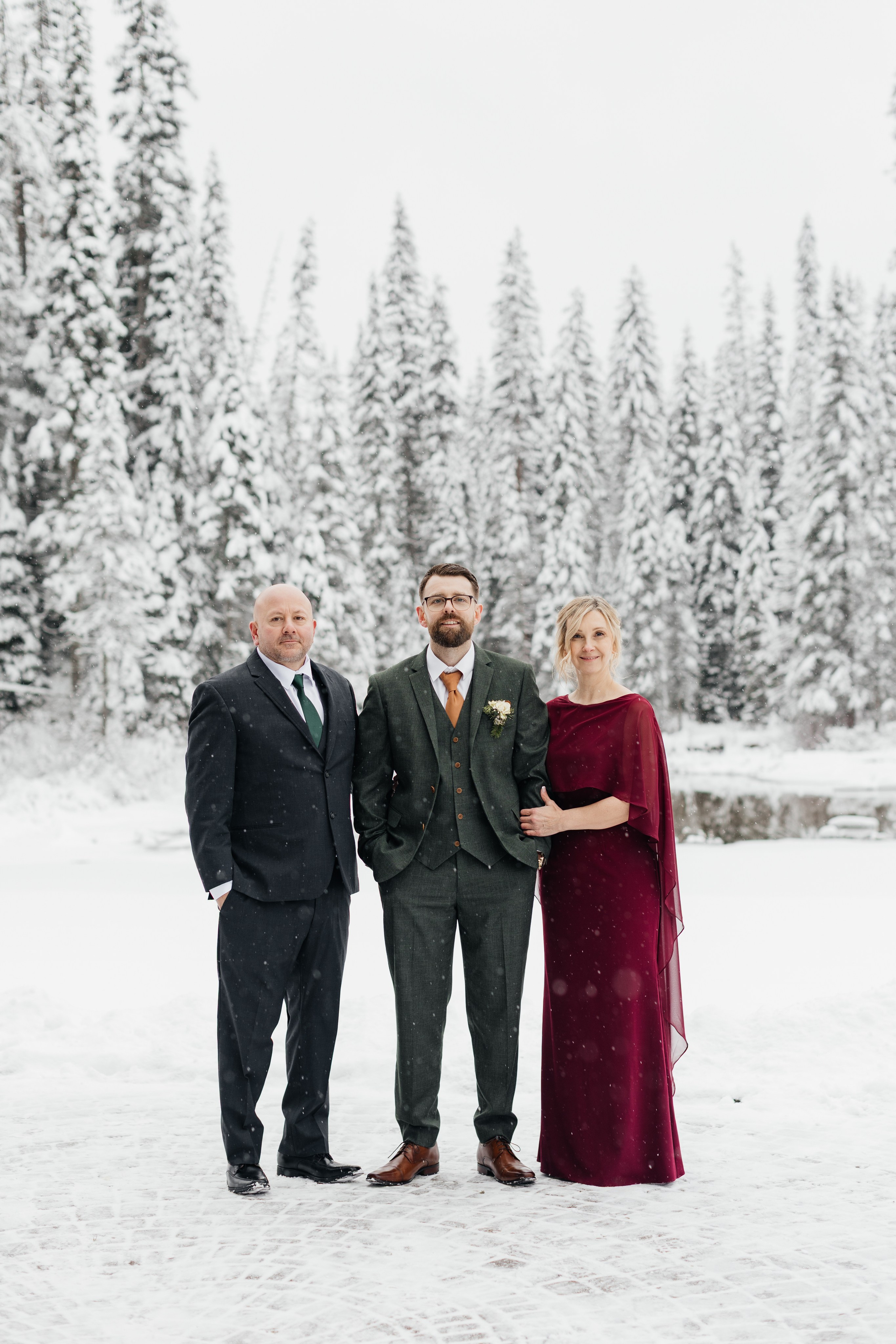 Winter wedding. Emerald lake lodge. Affordable Photographer in Calgary — Tetiana Shuhai