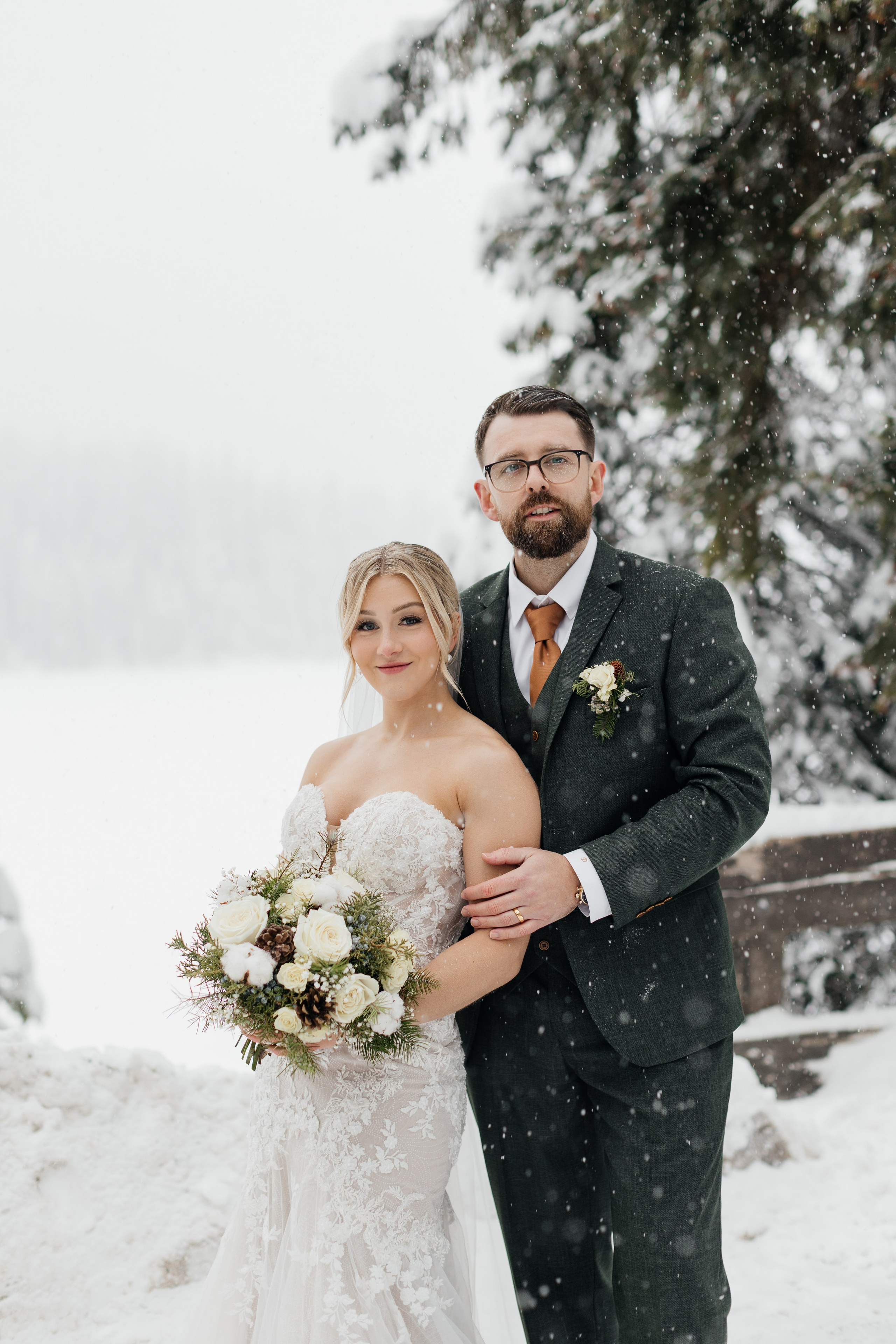 Winter wedding. Emerald lake lodge. Affordable Photographer in Calgary — Tetiana Shuhai