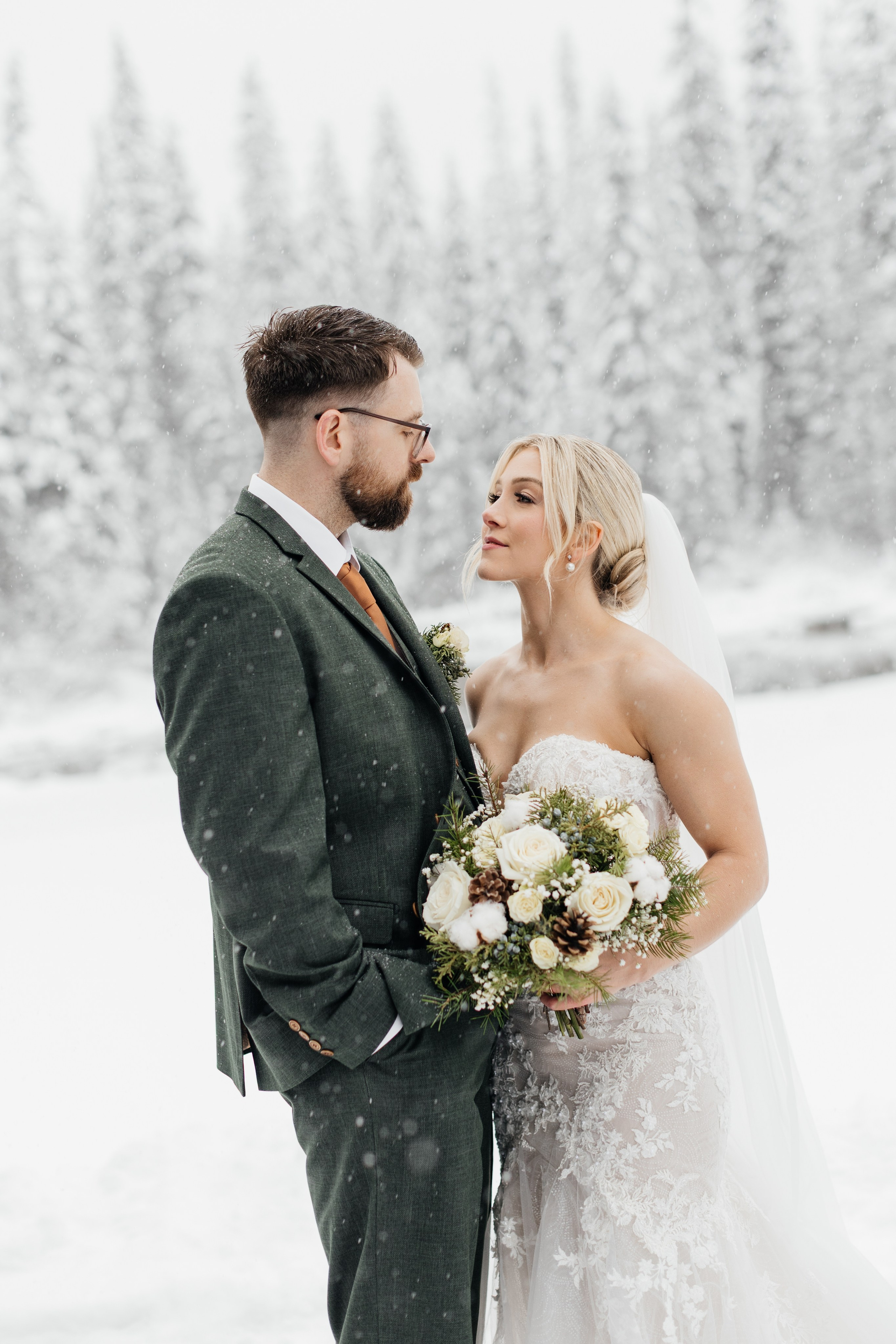 Winter wedding. Emerald lake lodge. Affordable Photographer in Calgary — Tetiana Shuhai