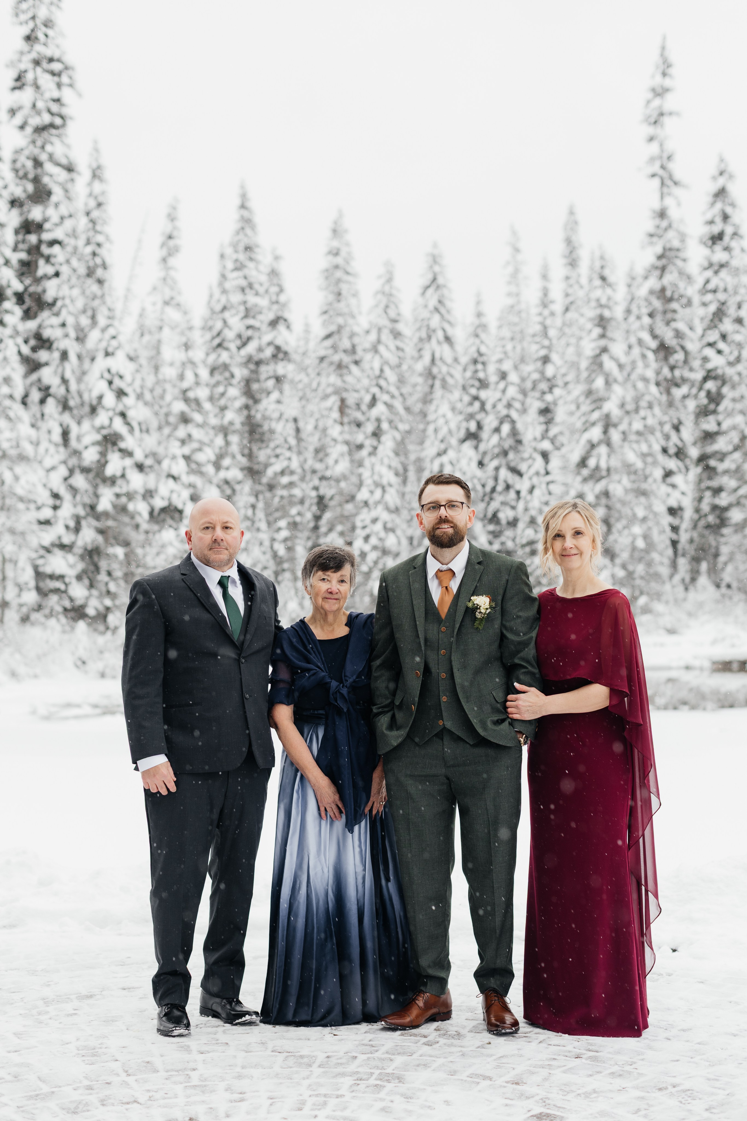 Winter wedding. Emerald lake lodge. Affordable Photographer in Calgary — Tetiana Shuhai