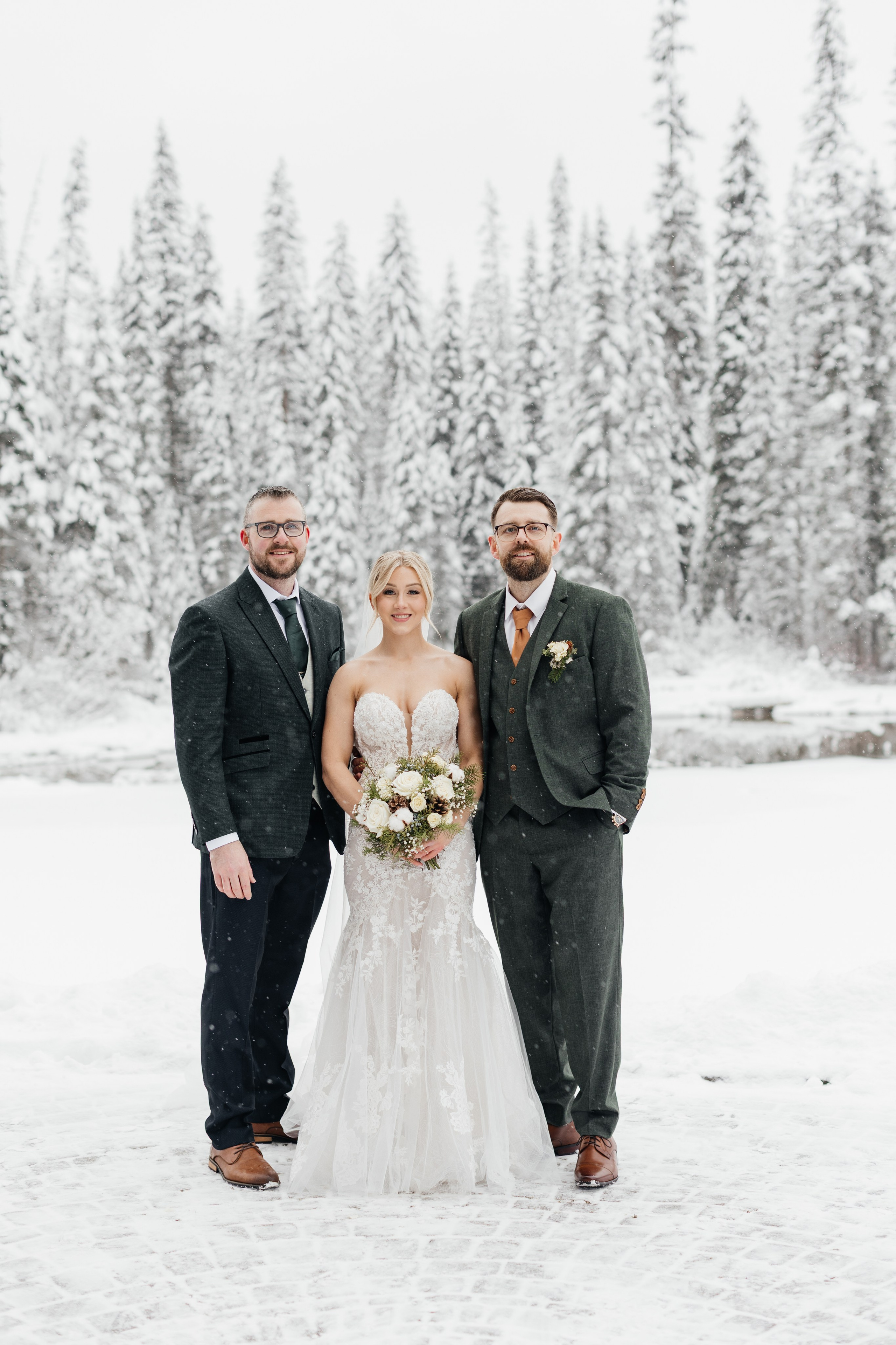 Winter wedding. Emerald lake lodge. Affordable Photographer in Calgary — Tetiana Shuhai