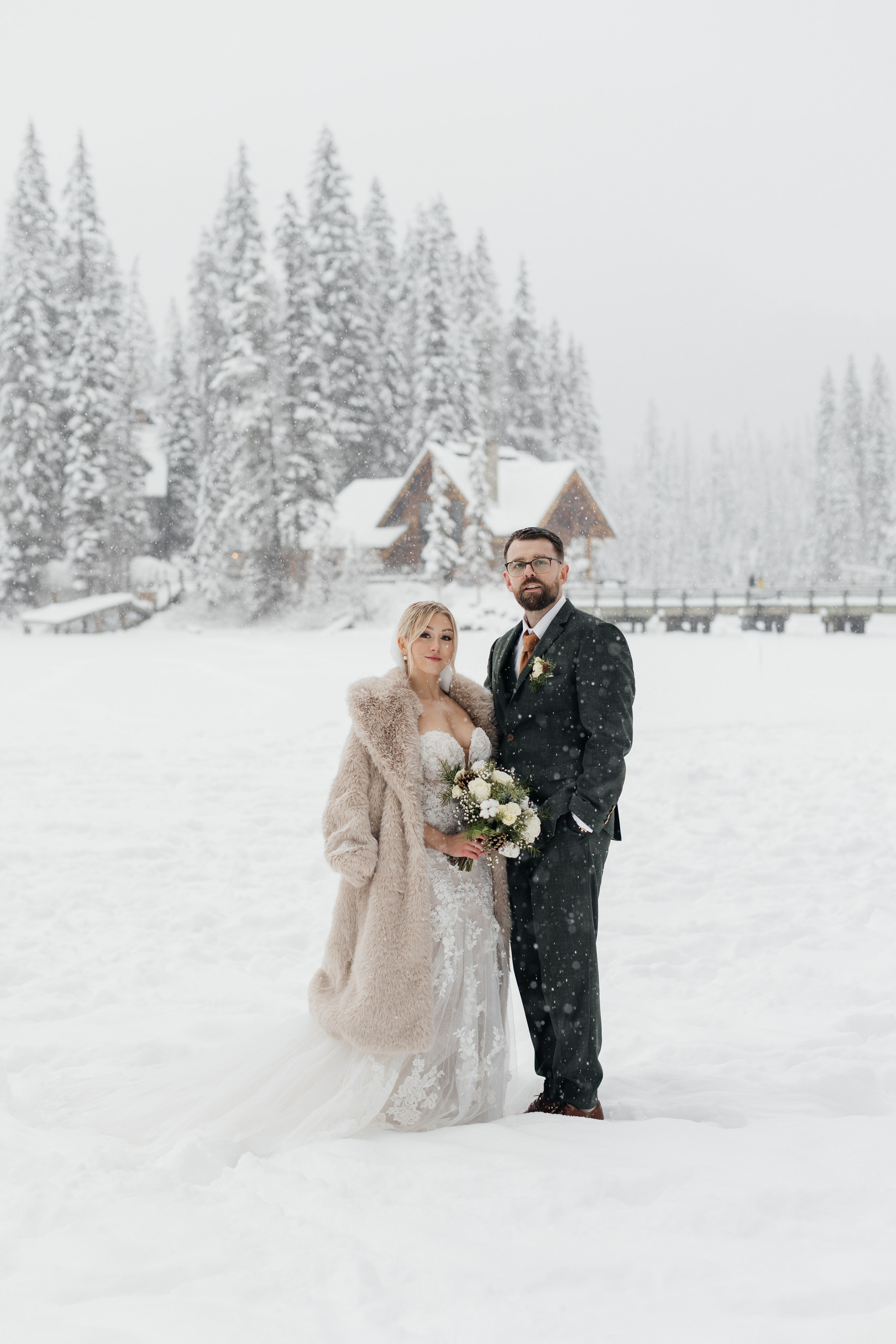 Winter wedding. Emerald lake lodge. Affordable Photographer in Calgary — Tetiana Shuhai