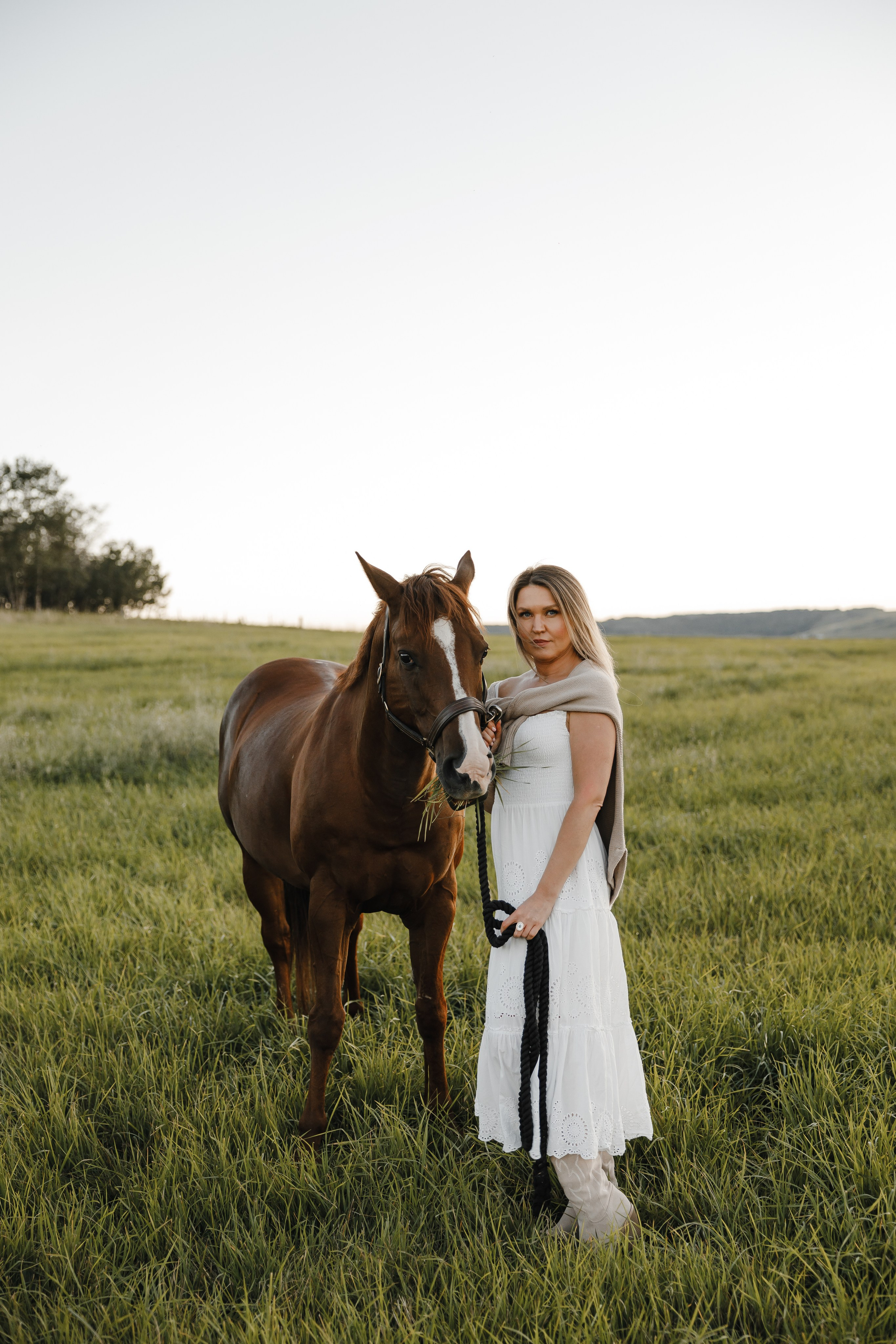 Maria. Sunset photoshoot with hourse