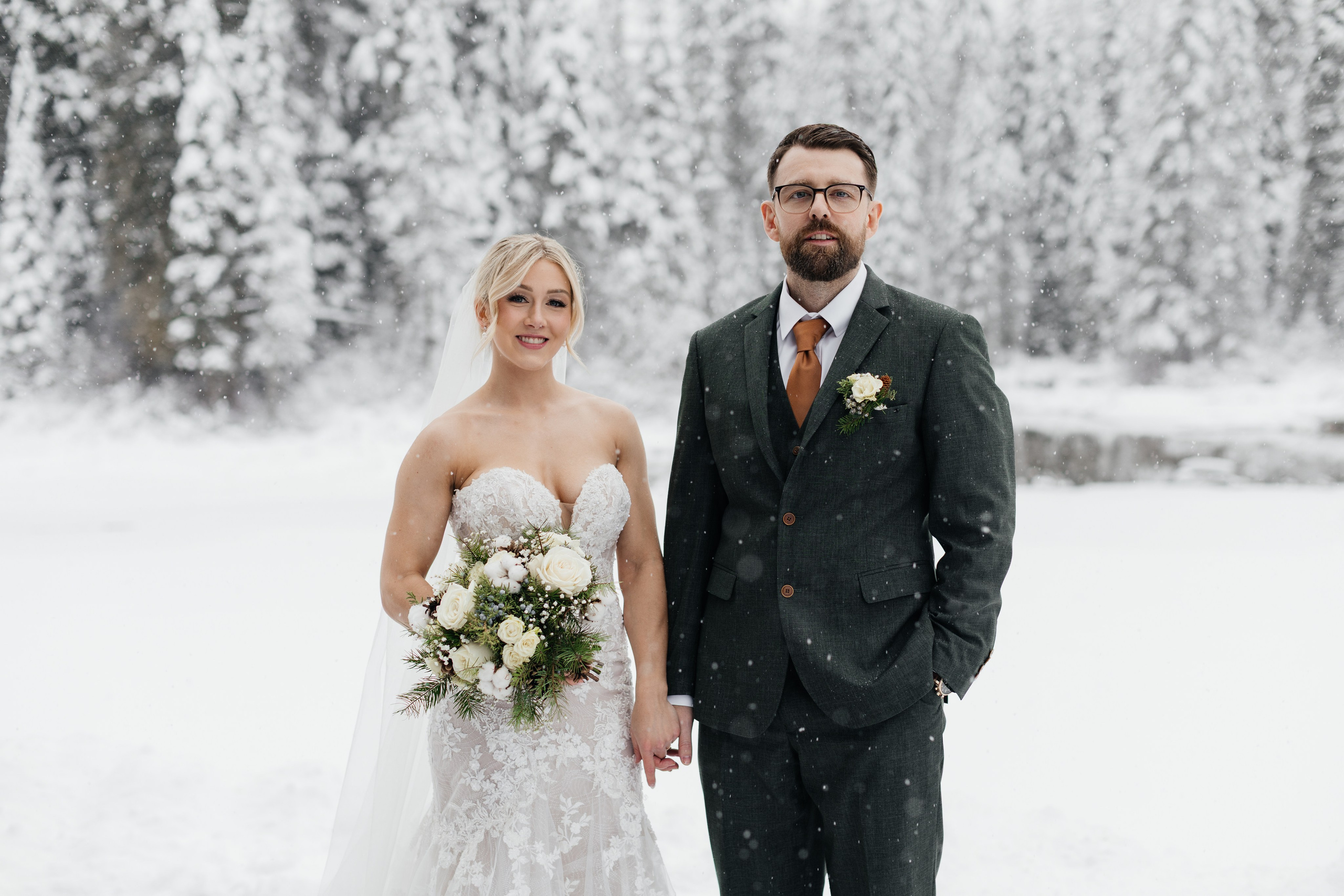 Winter wedding. Emerald lake lodge. Affordable Photographer in Calgary — Tetiana Shuhai