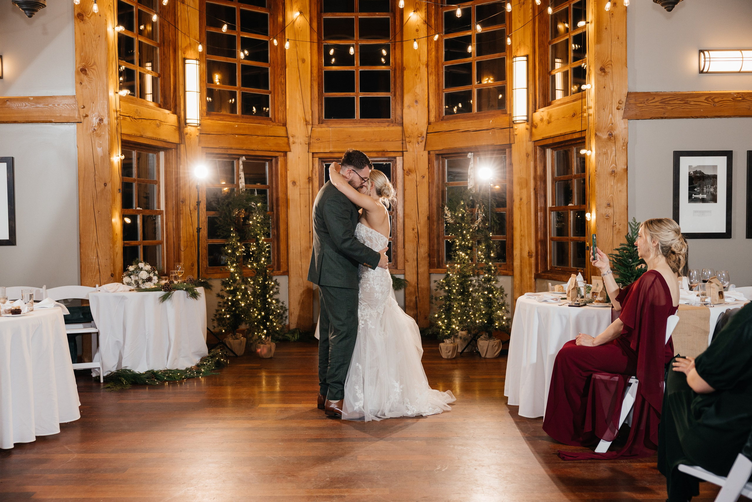 Winter wedding. Emerald lake lodge. Affordable Photographer in Calgary — Tetiana Shuhai