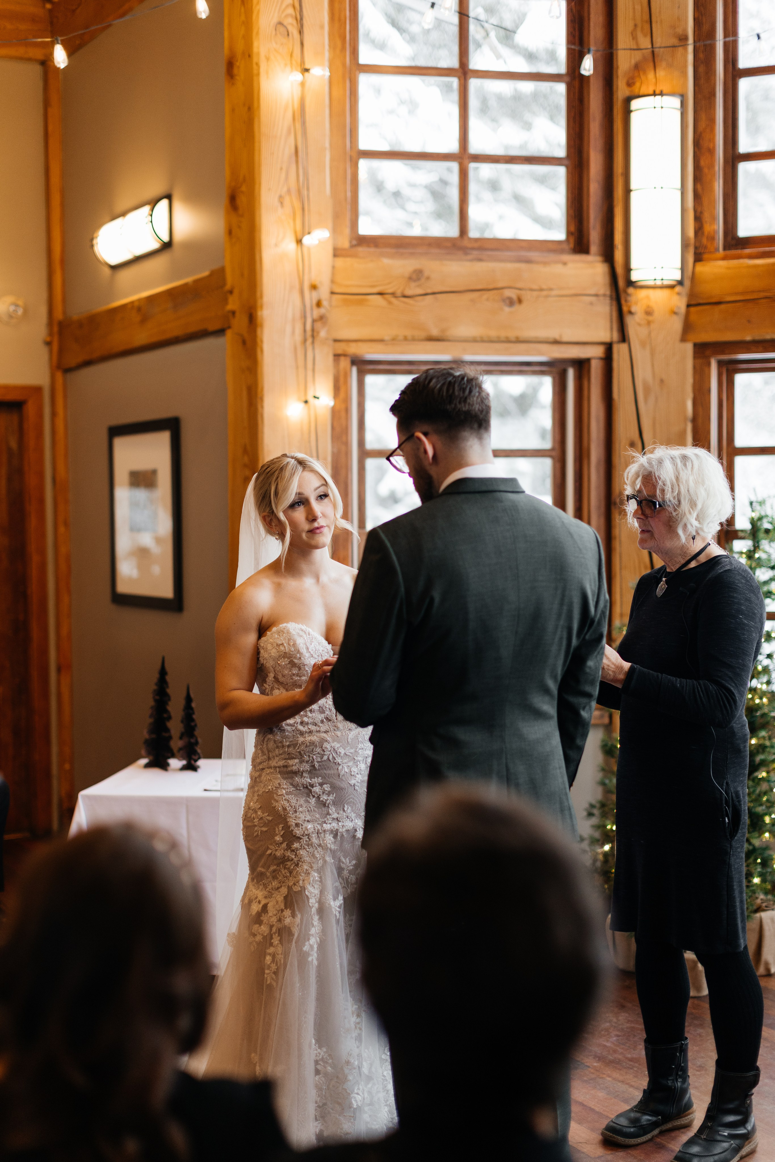 Winter wedding. Emerald lake lodge. Affordable Photographer in Calgary — Tetiana Shuhai