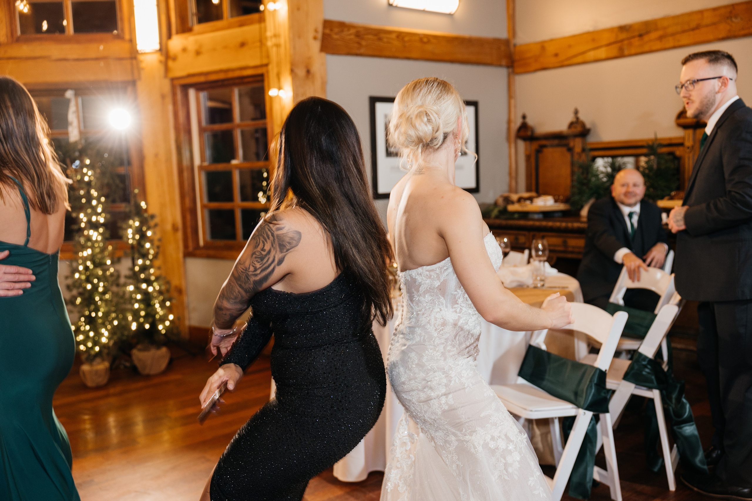 Winter wedding. Emerald lake lodge. Affordable Photographer in Calgary — Tetiana Shuhai