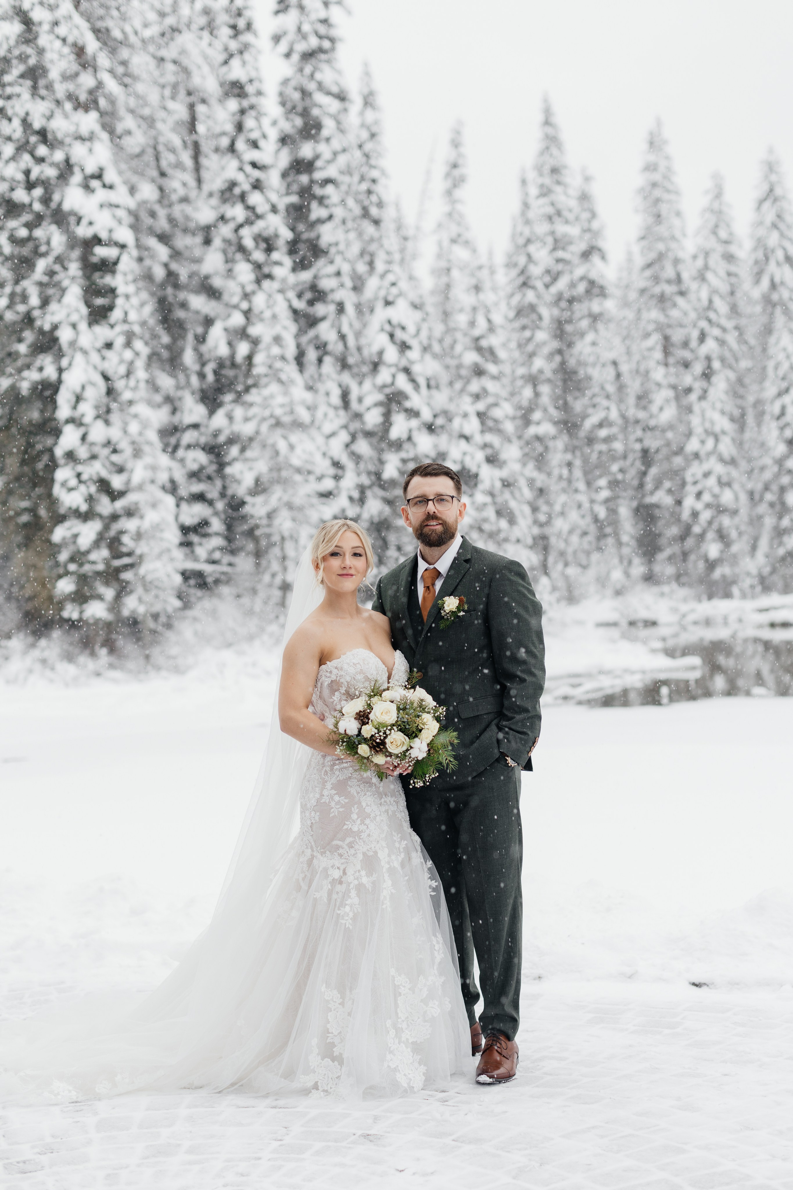 Winter wedding. Emerald lake lodge. Affordable Photographer in Calgary — Tetiana Shuhai