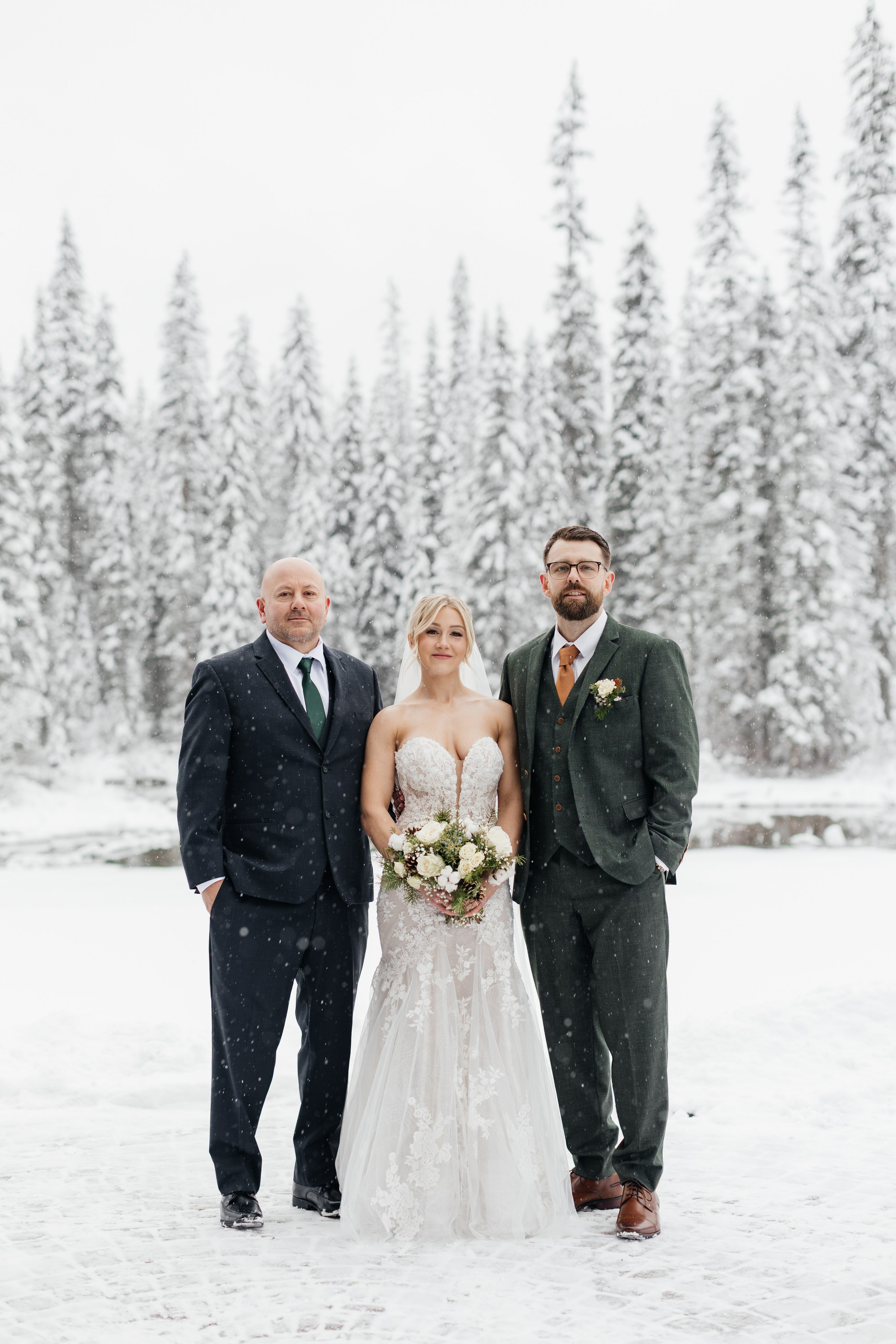 Winter wedding. Emerald lake lodge. Affordable Photographer in Calgary — Tetiana Shuhai