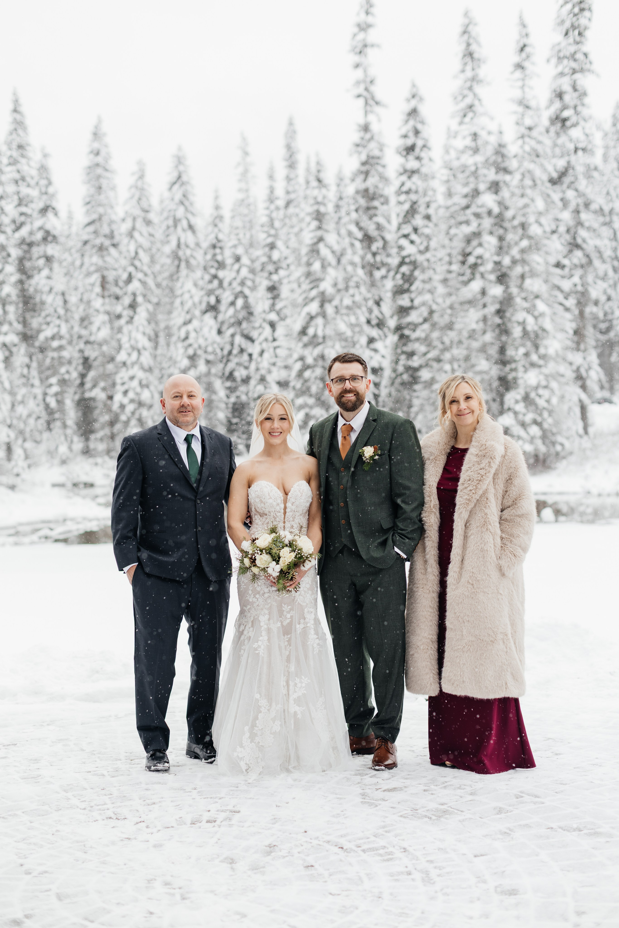 Winter wedding. Emerald lake lodge. Affordable Photographer in Calgary — Tetiana Shuhai