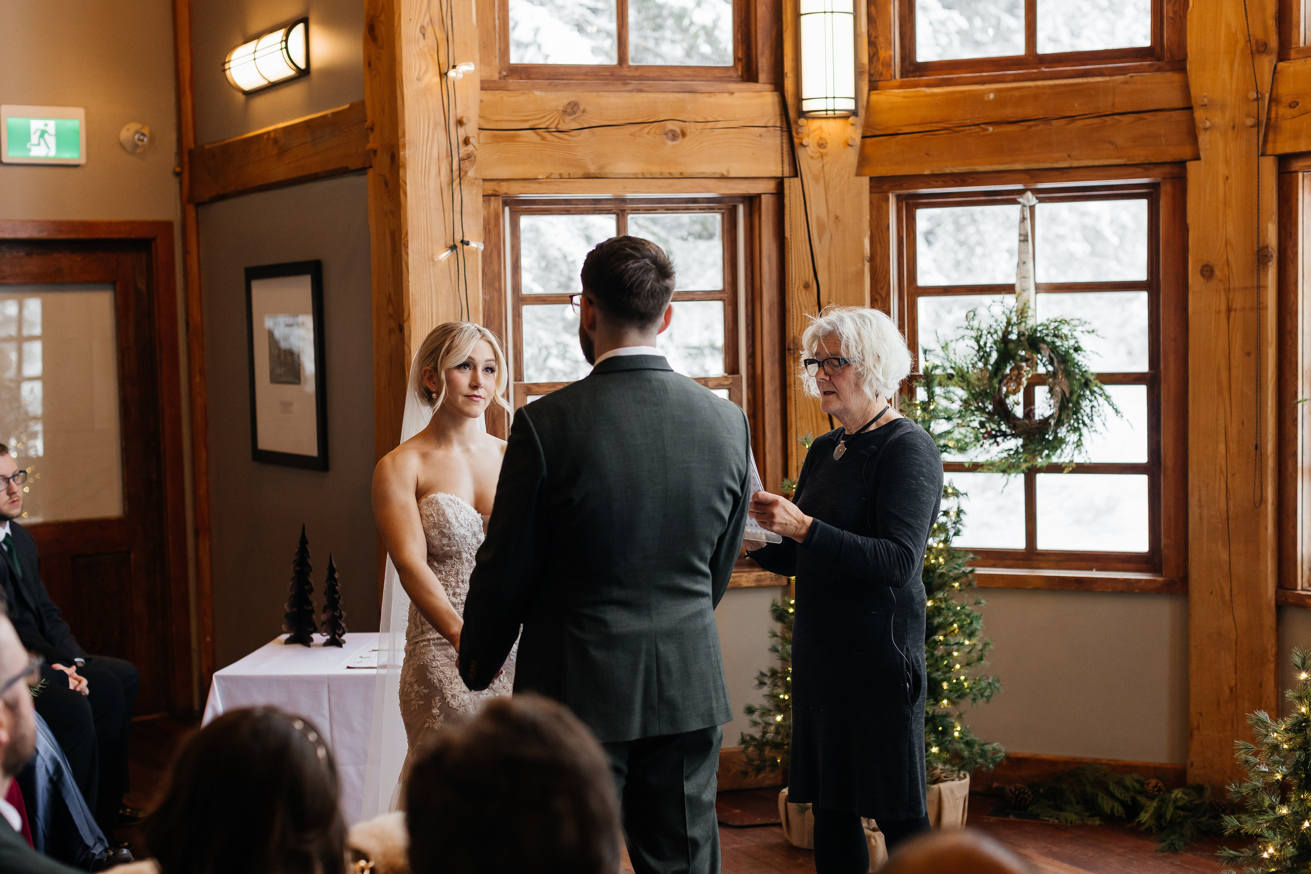 Winter wedding. Emerald lake lodge. Affordable Photographer in Calgary — Tetiana Shuhai