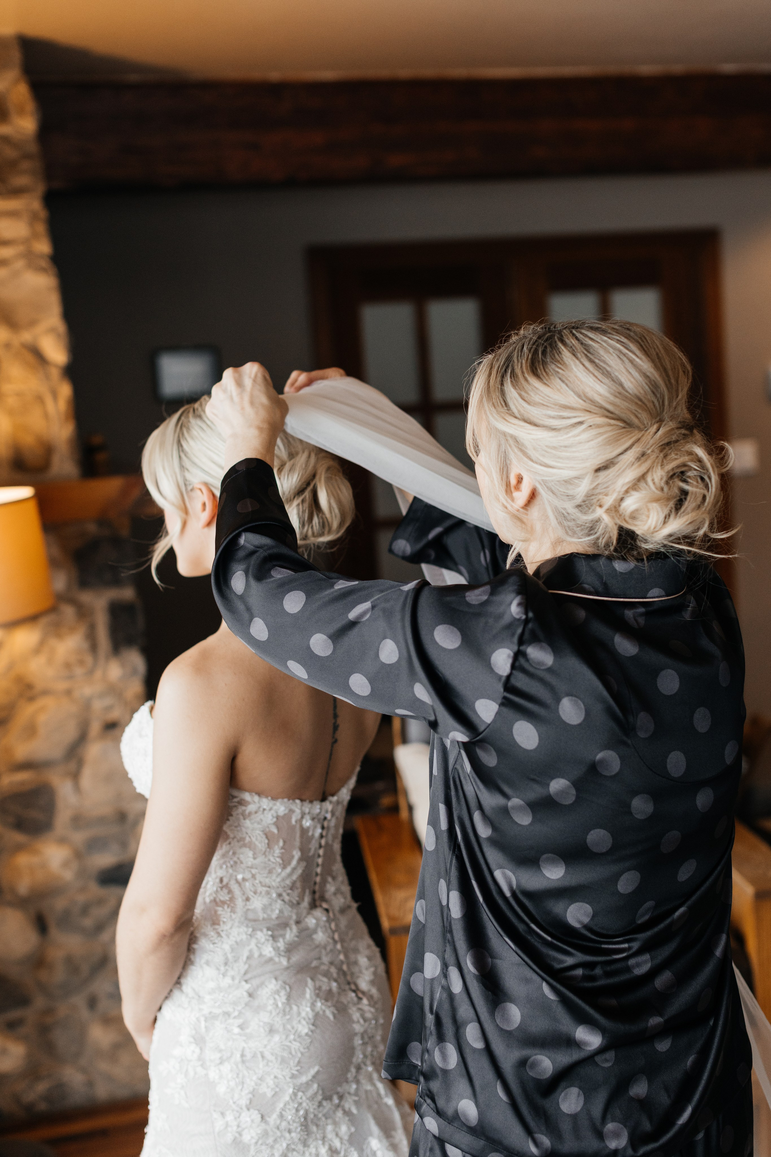 Winter wedding. Emerald lake lodge. Affordable Photographer in Calgary — Tetiana Shuhai
