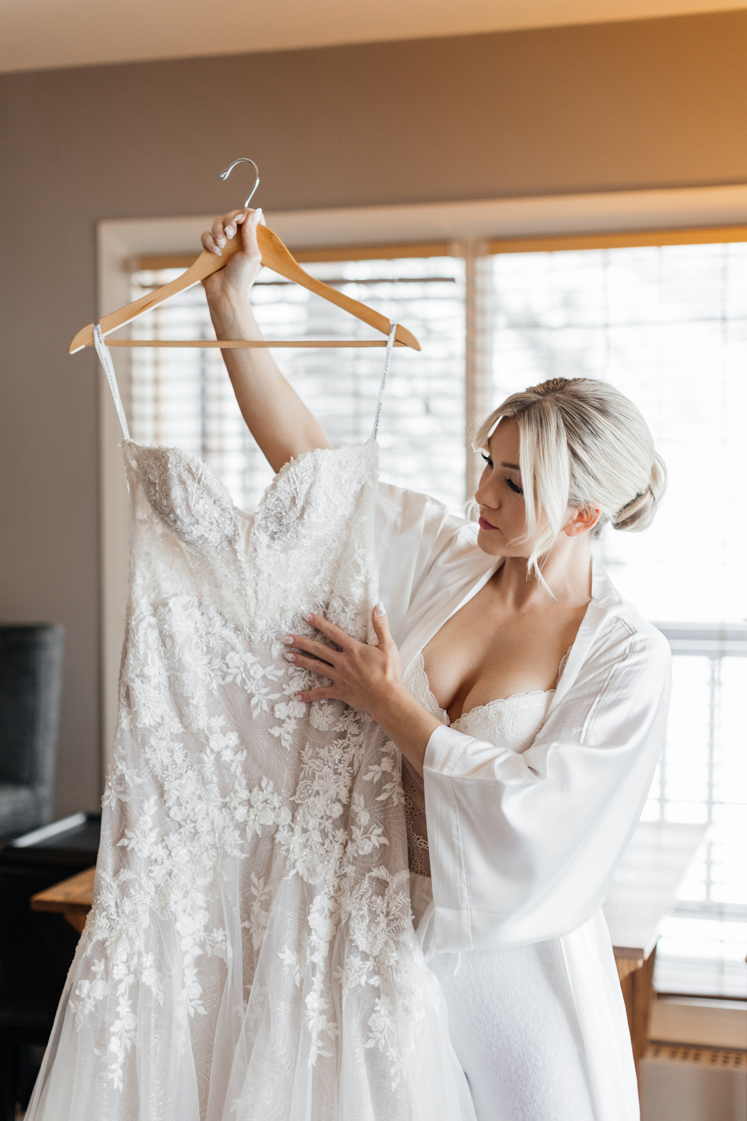 Winter wedding. Emerald lake lodge. Affordable Photographer in Calgary — Tetiana Shuhai