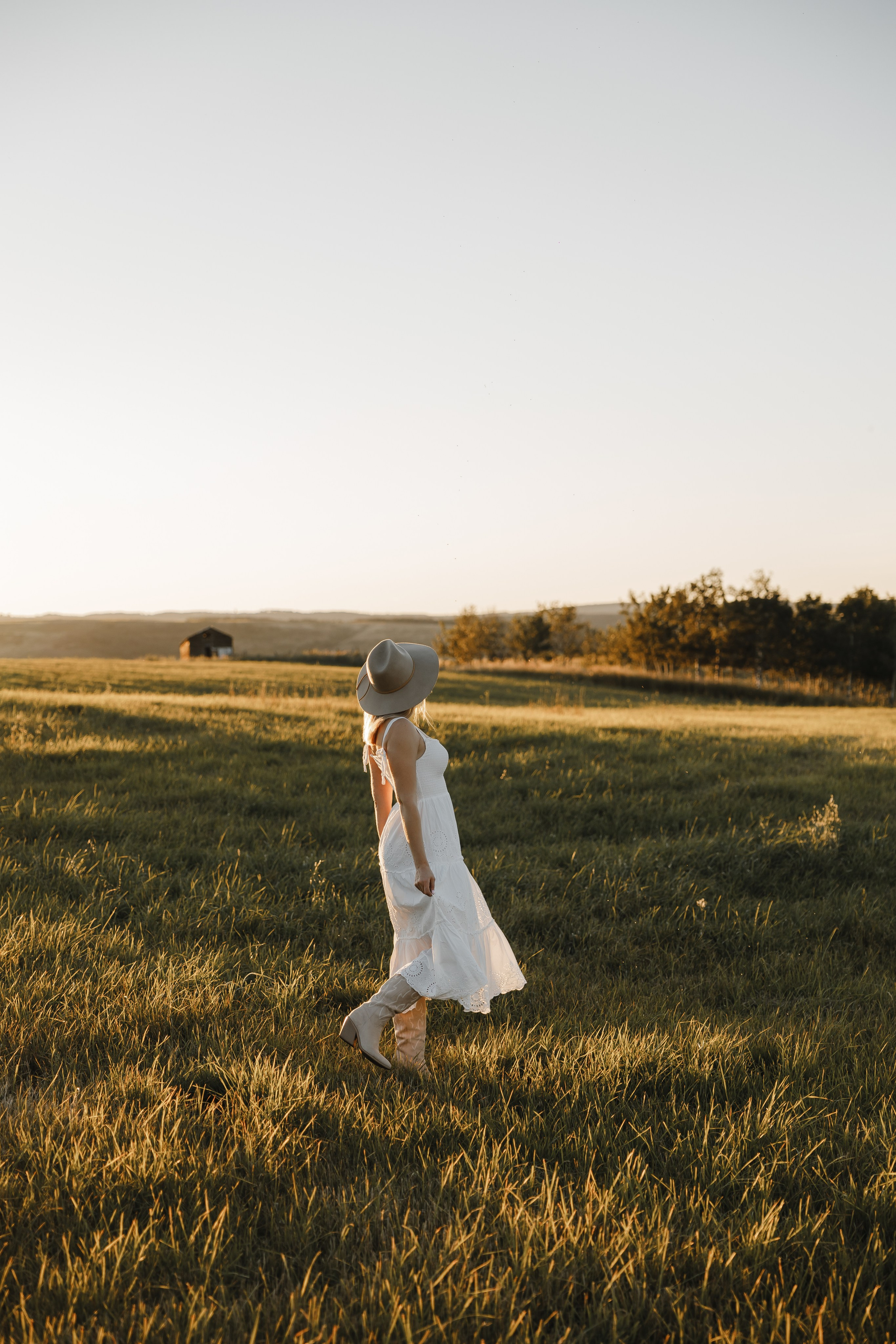 Maria. Sunset photoshoot with hourse