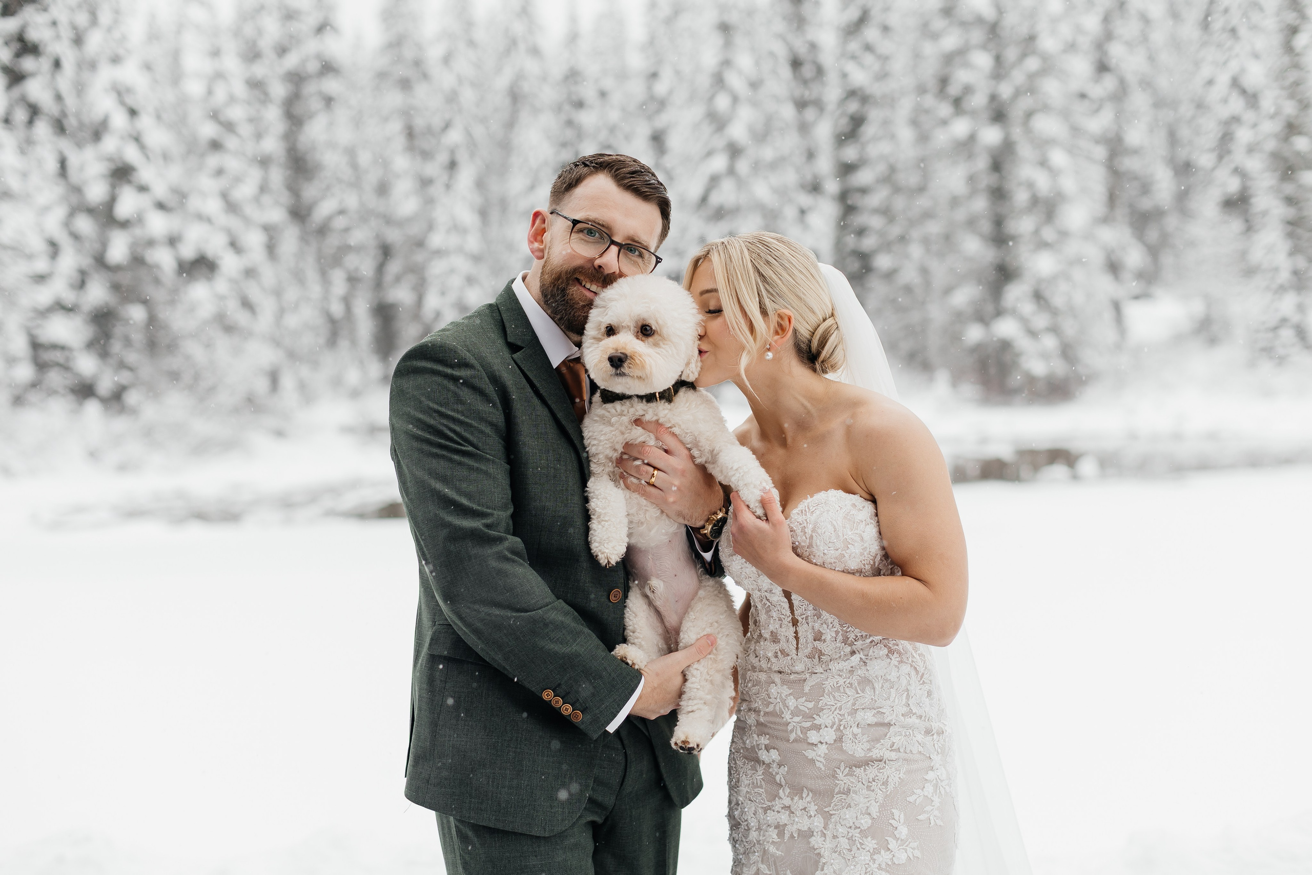 Winter wedding. Emerald lake lodge. Affordable Photographer in Calgary — Tetiana Shuhai