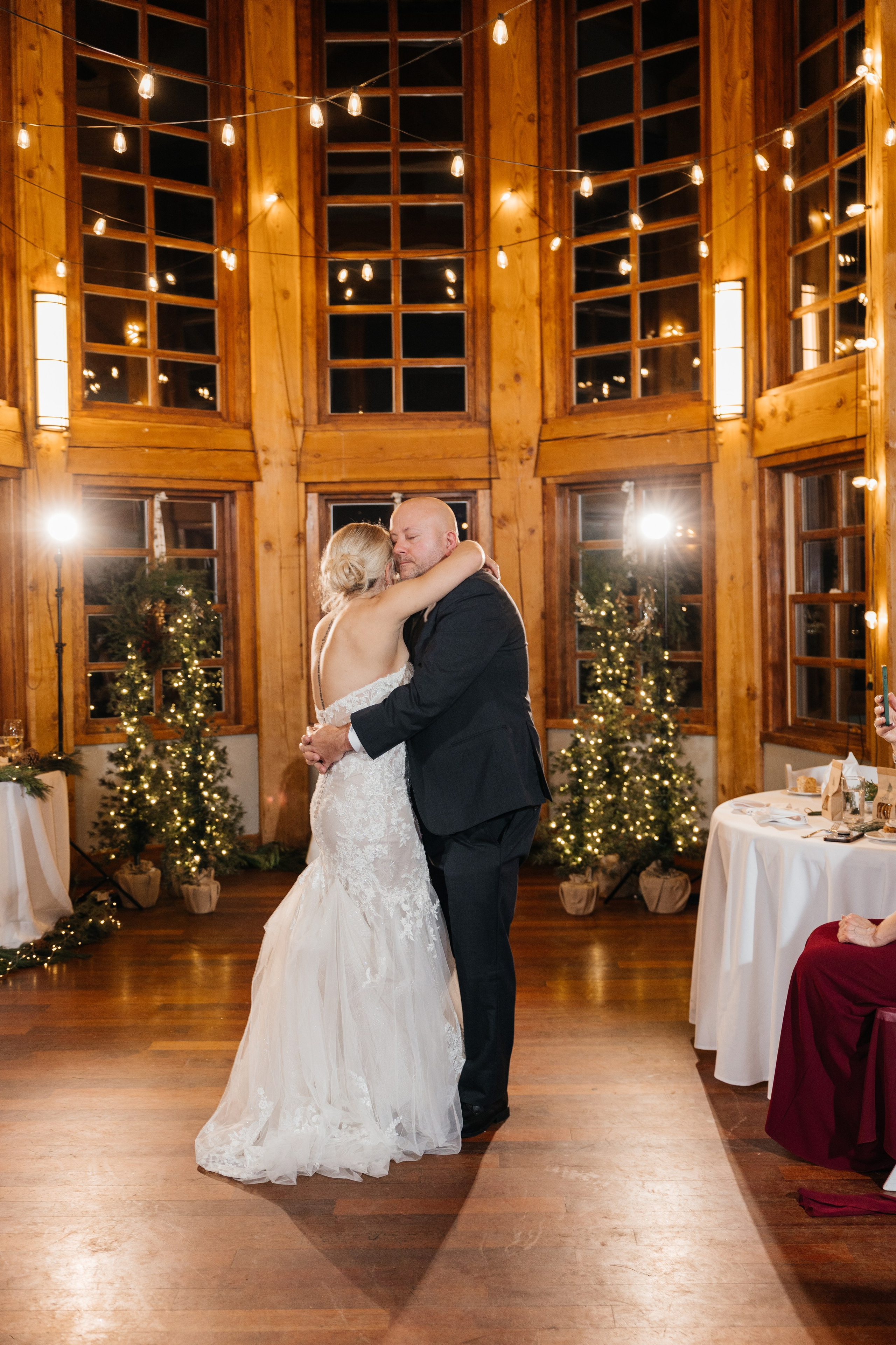 Winter wedding. Emerald lake lodge. Affordable Photographer in Calgary — Tetiana Shuhai