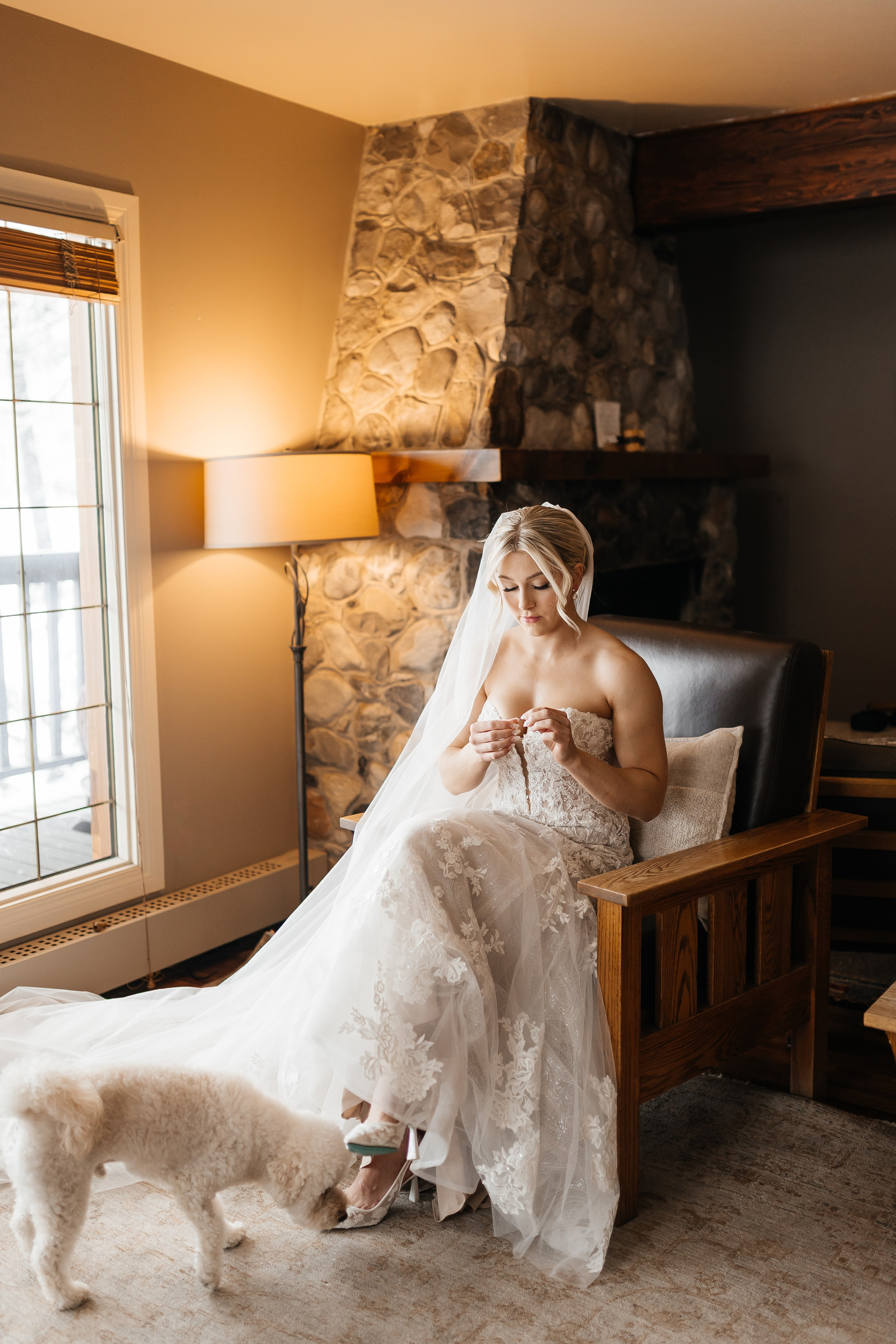 Winter wedding. Emerald lake lodge. Affordable Photographer in Calgary — Tetiana Shuhai