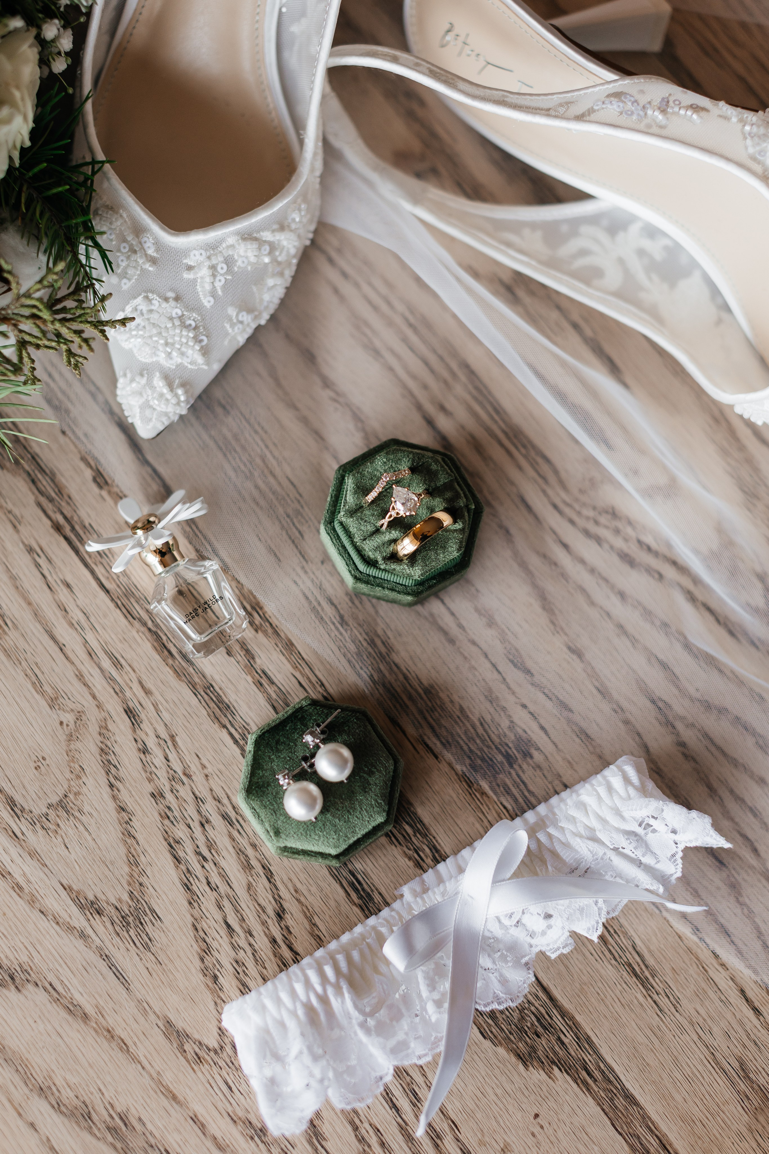 Winter wedding. Emerald lake lodge. Affordable Photographer in Calgary — Tetiana Shuhai