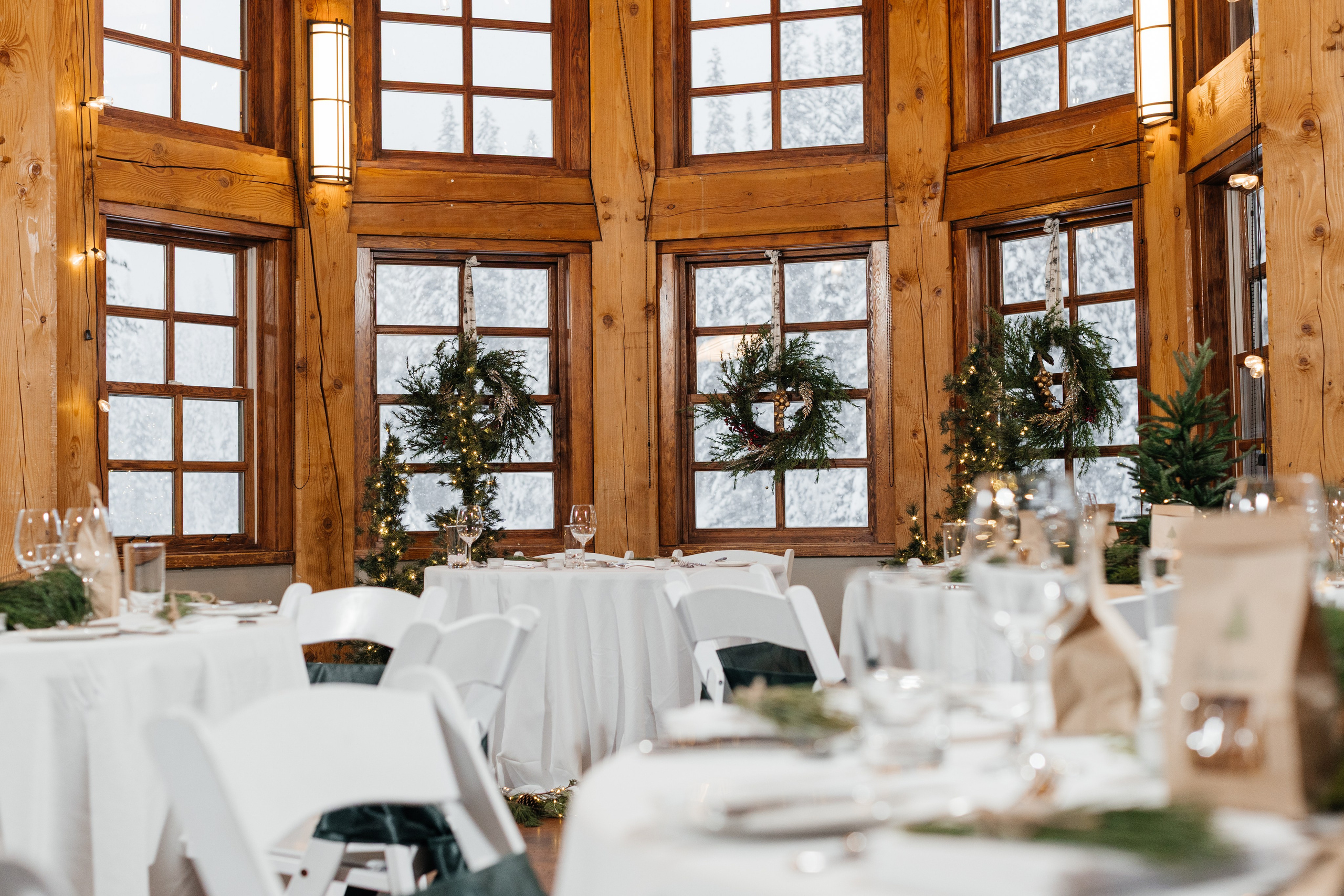 Winter wedding. Emerald lake lodge. Affordable Photographer in Calgary — Tetiana Shuhai